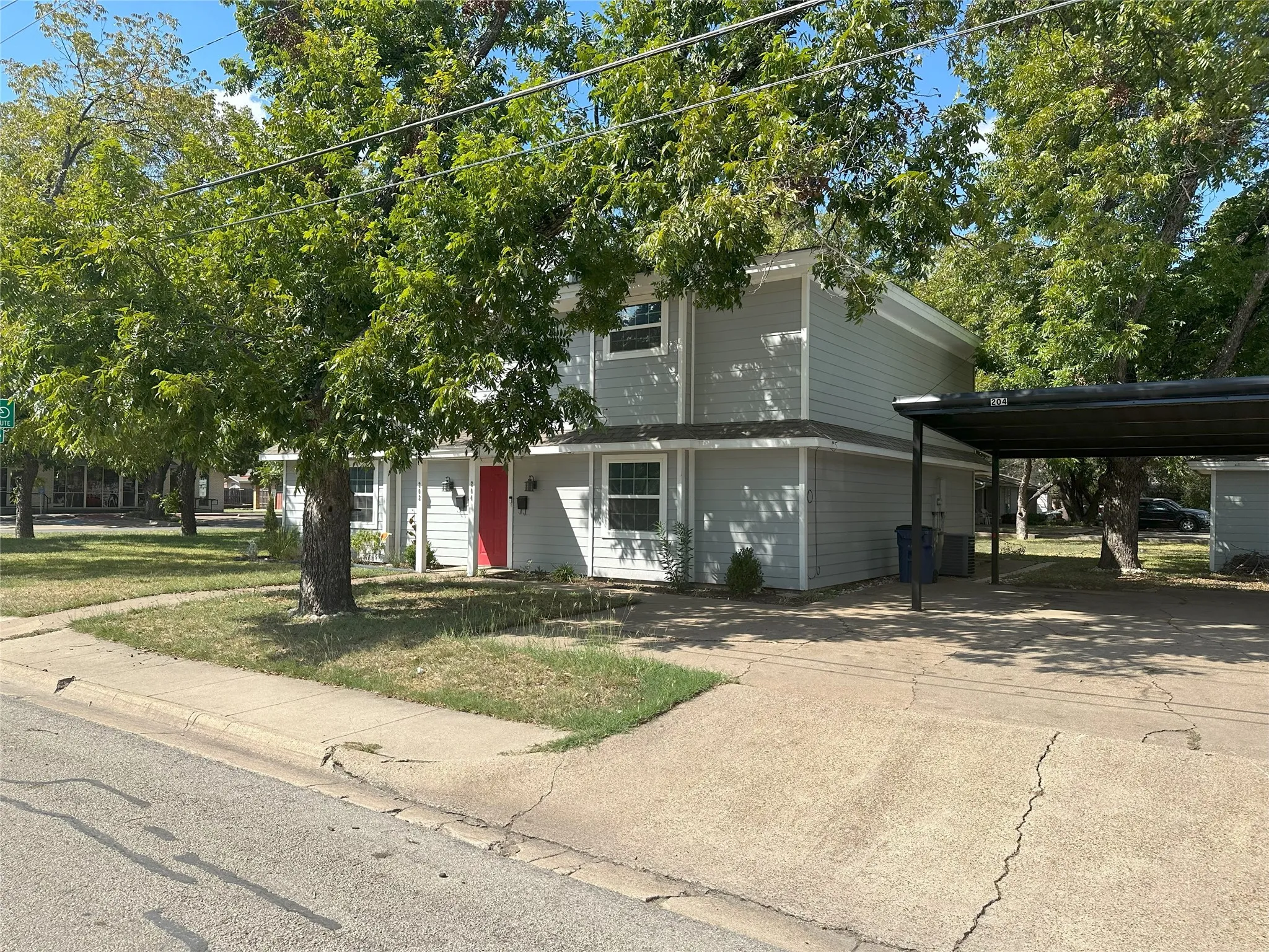 Duplex For Rent in Hood County , 204 E Rucker Street, Granbury, Texas 76048, 2 Bedroom, 3 Bathroom, Garage spaces, 1,508 Sqft, built in 1977, mls#21369254, Real Estate Agent in Granbury, Homes For Rent in Hood county, Homes For Rent in Granbury, Realtor in Granbury Texas, Real Estate Brokerage Independent Realty Texas, Luminita Cordes Realtor