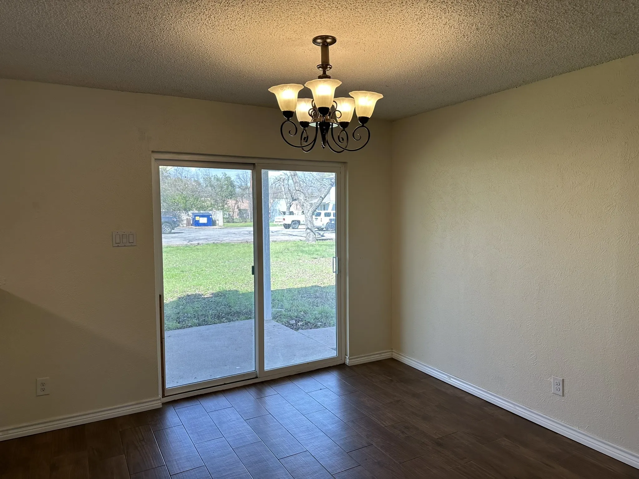Duplex For Rent in Hood County , 204 E Rucker Street, Granbury, Texas 76048, 2 Bedroom, 3 Bathroom, Garage spaces, 1,508 Sqft, built in 1977, mls#21369254, Real Estate Agent in Granbury, Homes For Rent in Hood county, Homes For Rent in Granbury, Realtor in Granbury Texas, Real Estate Brokerage Independent Realty Texas, Luminita Cordes Realtor