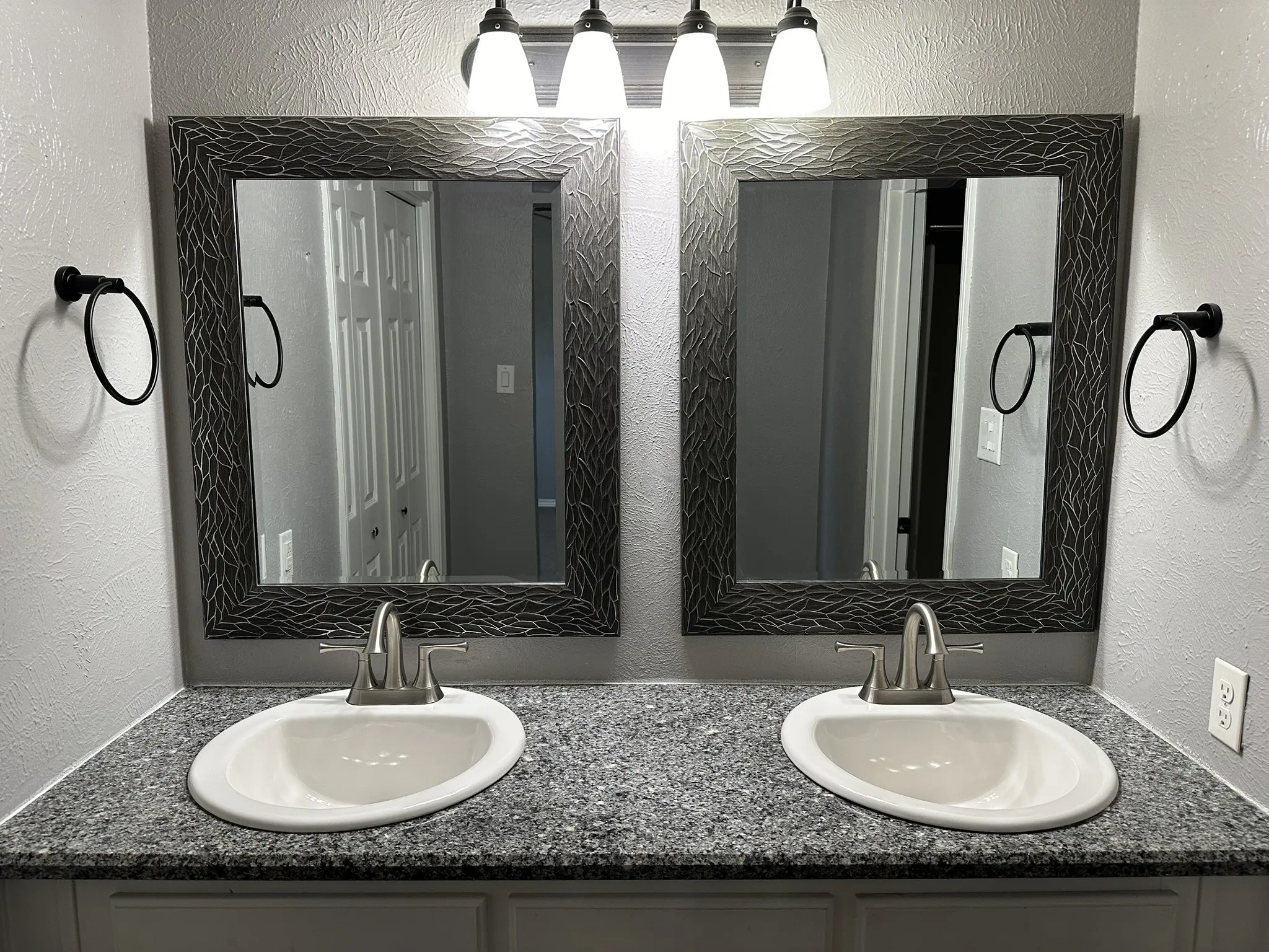 Duplex For Rent in Hood County , 204 E Rucker Street, Granbury, Texas 76048, 2 Bedroom, 3 Bathroom, Garage spaces, 1,508 Sqft, built in 1977, mls#21369254, Real Estate Agent in Granbury, Homes For Rent in Hood county, Homes For Rent in Granbury, Realtor in Granbury Texas, Real Estate Brokerage Independent Realty Texas, Luminita Cordes Realtor