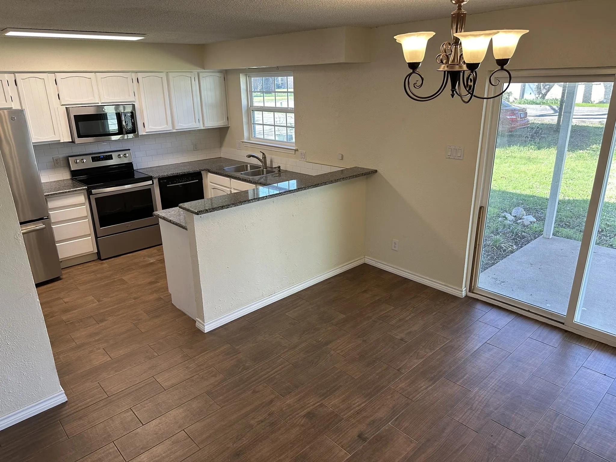 Duplex For Rent in Hood County , 204 E Rucker Street, Granbury, Texas 76048, 2 Bedroom, 3 Bathroom, Garage spaces, 1,508 Sqft, built in 1977, mls#21369254, Real Estate Agent in Granbury, Homes For Rent in Hood county, Homes For Rent in Granbury, Realtor in Granbury Texas, Real Estate Brokerage Independent Realty Texas, Luminita Cordes Realtor