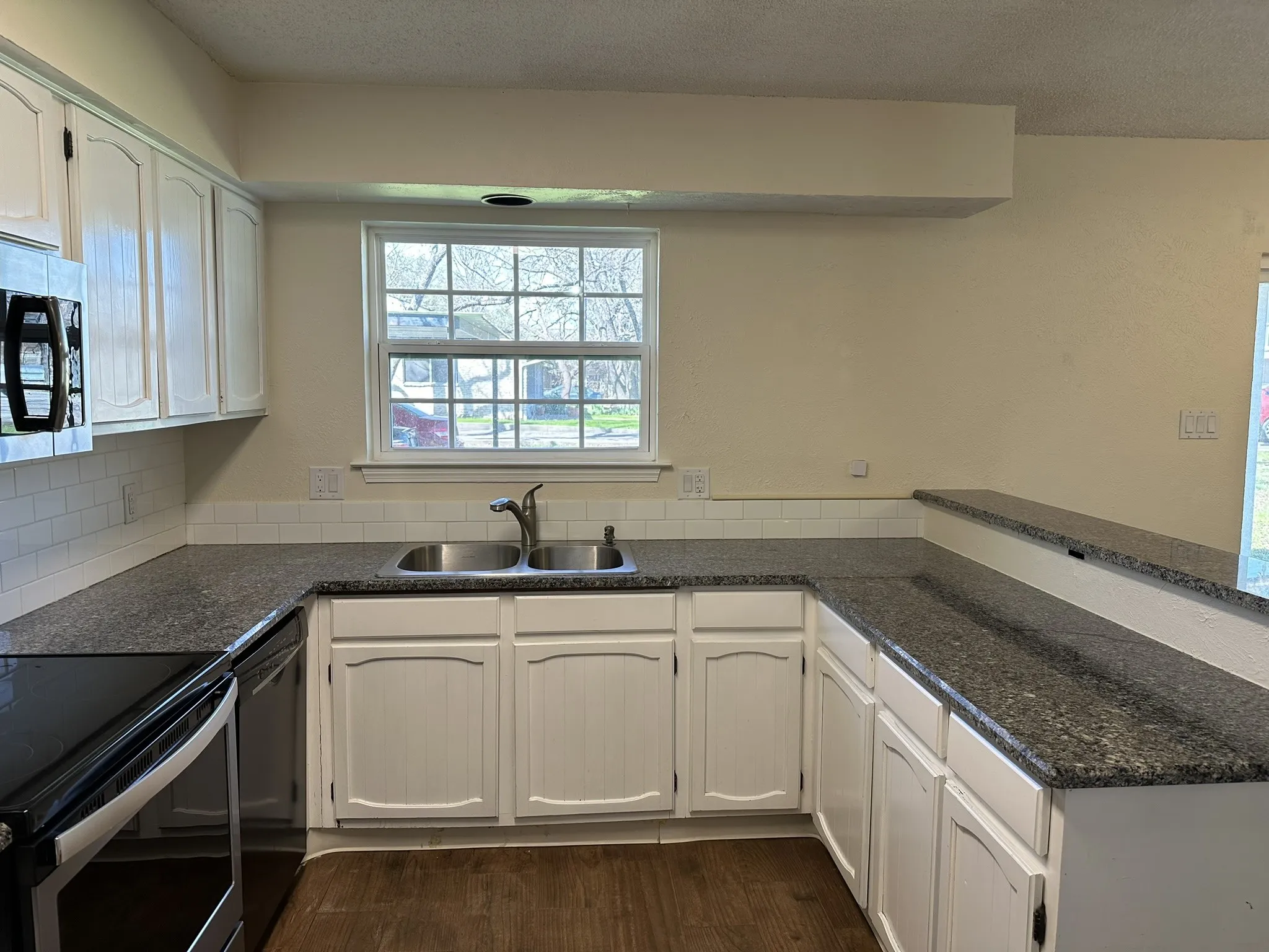 Duplex For Rent in Hood County , 204 E Rucker Street, Granbury, Texas 76048, 2 Bedroom, 3 Bathroom, Garage spaces, 1,508 Sqft, built in 1977, mls#21369254, Real Estate Agent in Granbury, Homes For Rent in Hood county, Homes For Rent in Granbury, Realtor in Granbury Texas, Real Estate Brokerage Independent Realty Texas, Luminita Cordes Realtor
