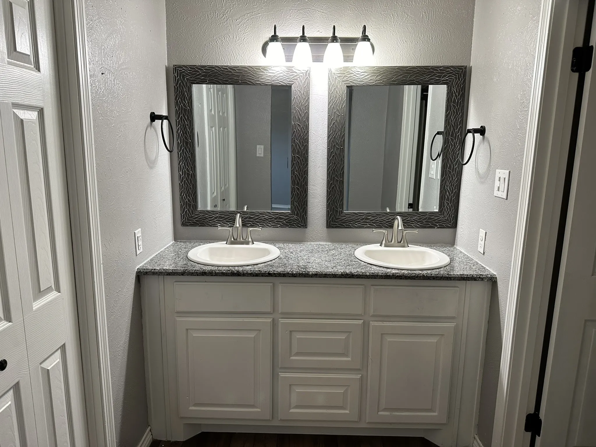 Duplex For Rent in Hood County , 204 E Rucker Street, Granbury, Texas 76048, 2 Bedroom, 3 Bathroom, Garage spaces, 1,508 Sqft, built in 1977, mls#21369254, Real Estate Agent in Granbury, Homes For Rent in Hood county, Homes For Rent in Granbury, Realtor in Granbury Texas, Real Estate Brokerage Independent Realty Texas, Luminita Cordes Realtor