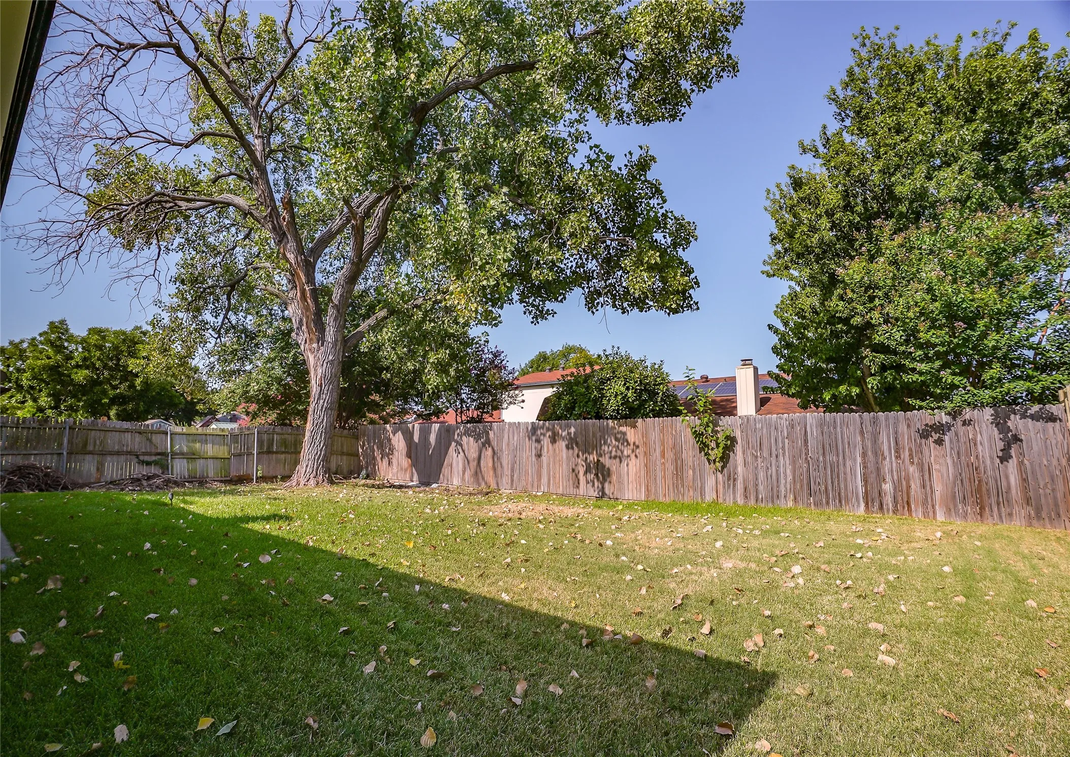 Single Family Residence For Sale in Tarrant County , 8021 Pebblebrook Drive, Watauga, Texas 76148, 2 Bedroom, 2 Bathroom, 2 Garage spaces, 1,041 Sqft, built in 1983, mls#21369670, Real Estate Agent in Watauga, Homes For Sale in Tarrant county, Homes For Sale in Watauga, Realtor in Watauga Texas, Real Estate Brokerage Independent Realty Texas, Luminita Cordes Realtor