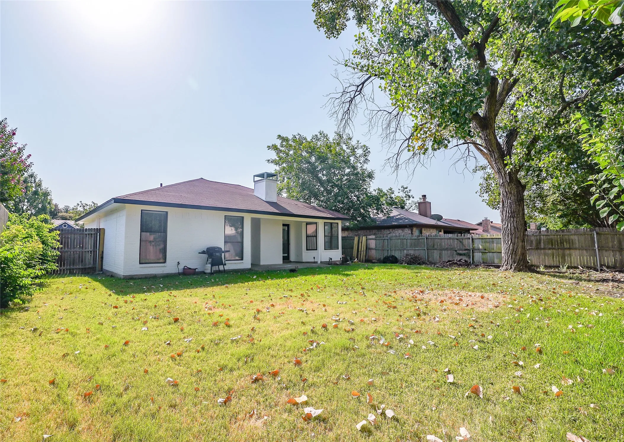 Single Family Residence For Sale in Tarrant County , 8021 Pebblebrook Drive, Watauga, Texas 76148, 2 Bedroom, 2 Bathroom, 2 Garage spaces, 1,041 Sqft, built in 1983, mls#21369670, Real Estate Agent in Watauga, Homes For Sale in Tarrant county, Homes For Sale in Watauga, Realtor in Watauga Texas, Real Estate Brokerage Independent Realty Texas, Luminita Cordes Realtor