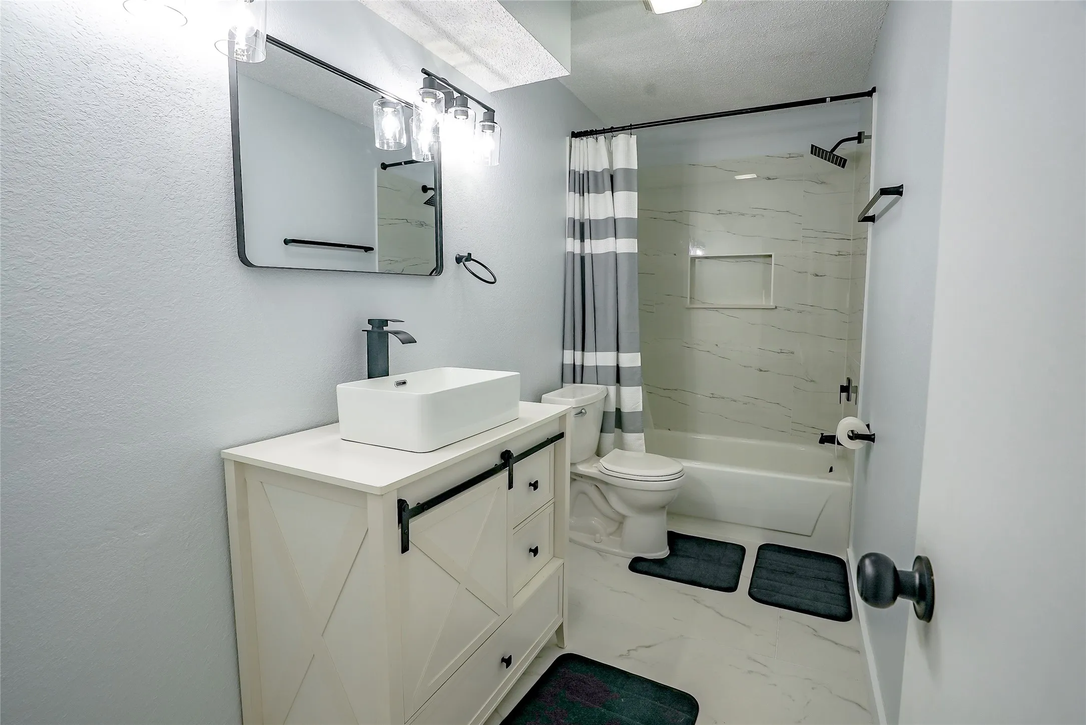 Single Family Residence For Sale in Tarrant County , 8021 Pebblebrook Drive, Watauga, Texas 76148, 2 Bedroom, 2 Bathroom, 2 Garage spaces, 1,041 Sqft, built in 1983, mls#21369670, Real Estate Agent in Watauga, Homes For Sale in Tarrant county, Homes For Sale in Watauga, Realtor in Watauga Texas, Real Estate Brokerage Independent Realty Texas, Luminita Cordes Realtor