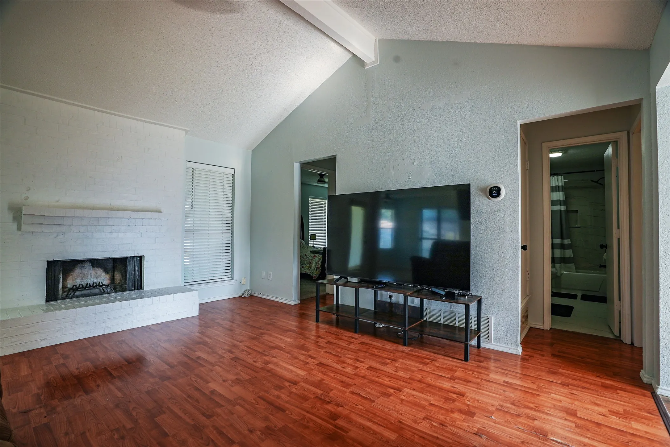 Single Family Residence For Sale in Tarrant County , 8021 Pebblebrook Drive, Watauga, Texas 76148, 2 Bedroom, 2 Bathroom, 2 Garage spaces, 1,041 Sqft, built in 1983, mls#21369670, Real Estate Agent in Watauga, Homes For Sale in Tarrant county, Homes For Sale in Watauga, Realtor in Watauga Texas, Real Estate Brokerage Independent Realty Texas, Luminita Cordes Realtor