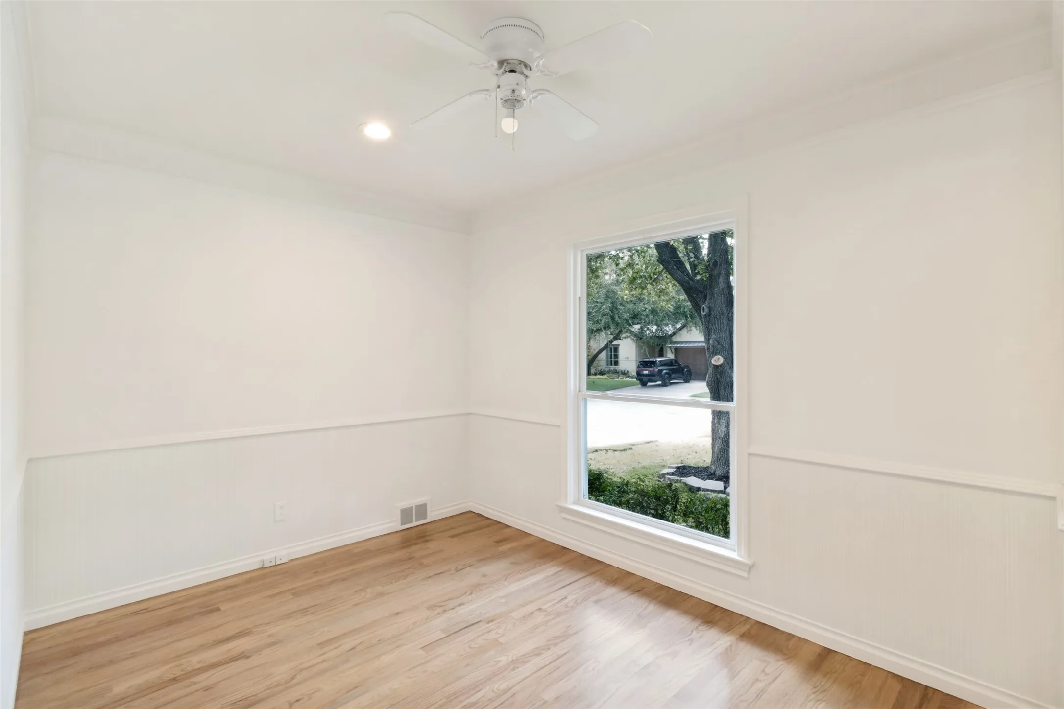 Single Family Residence For Sale in Dallas County , 6109 Ellsworth Avenue, Dallas, Texas 75214, 3 Bedroom, 1 Bathroom, 2 Garage spaces, 1,523 Sqft, built in 1942, mls#21370098, Real Estate Agent in Dallas, Homes For Sale in Dallas county, Homes For Sale in Dallas, Realtor in Dallas Texas, Real Estate Brokerage Independent Realty Texas, Luminita Cordes Realtor