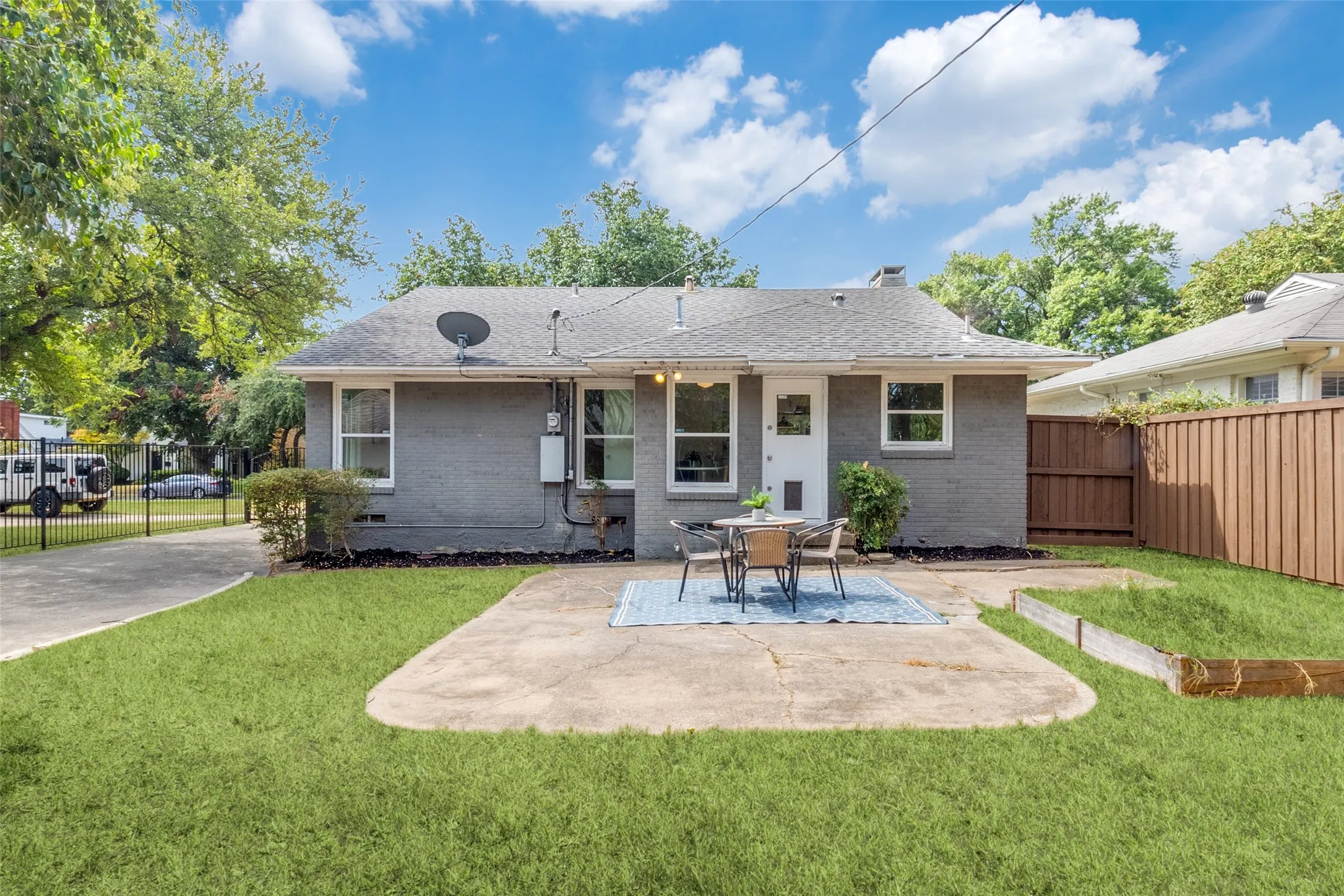 Single Family Residence For Sale in Dallas County , 6109 Ellsworth Avenue, Dallas, Texas 75214, 3 Bedroom, 1 Bathroom, 2 Garage spaces, 1,523 Sqft, built in 1942, mls#21370098, Real Estate Agent in Dallas, Homes For Sale in Dallas county, Homes For Sale in Dallas, Realtor in Dallas Texas, Real Estate Brokerage Independent Realty Texas, Luminita Cordes Realtor