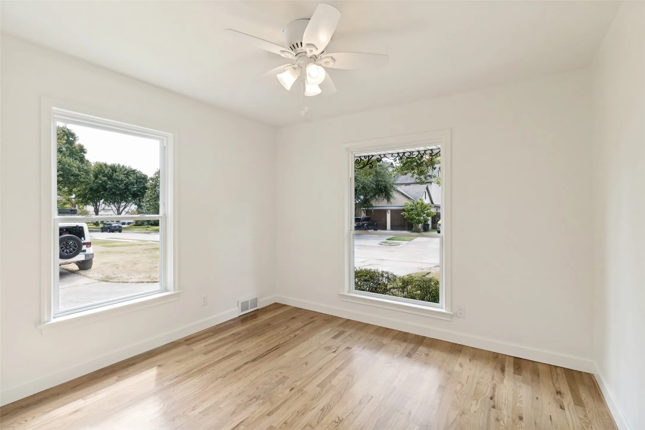Single Family Residence For Sale in Dallas County , 6109 Ellsworth Avenue, Dallas, Texas 75214, 3 Bedroom, 1 Bathroom, 2 Garage spaces, 1,523 Sqft, built in 1942, mls#21370098, Real Estate Agent in Dallas, Homes For Sale in Dallas county, Homes For Sale in Dallas, Realtor in Dallas Texas, Real Estate Brokerage Independent Realty Texas, Luminita Cordes Realtor