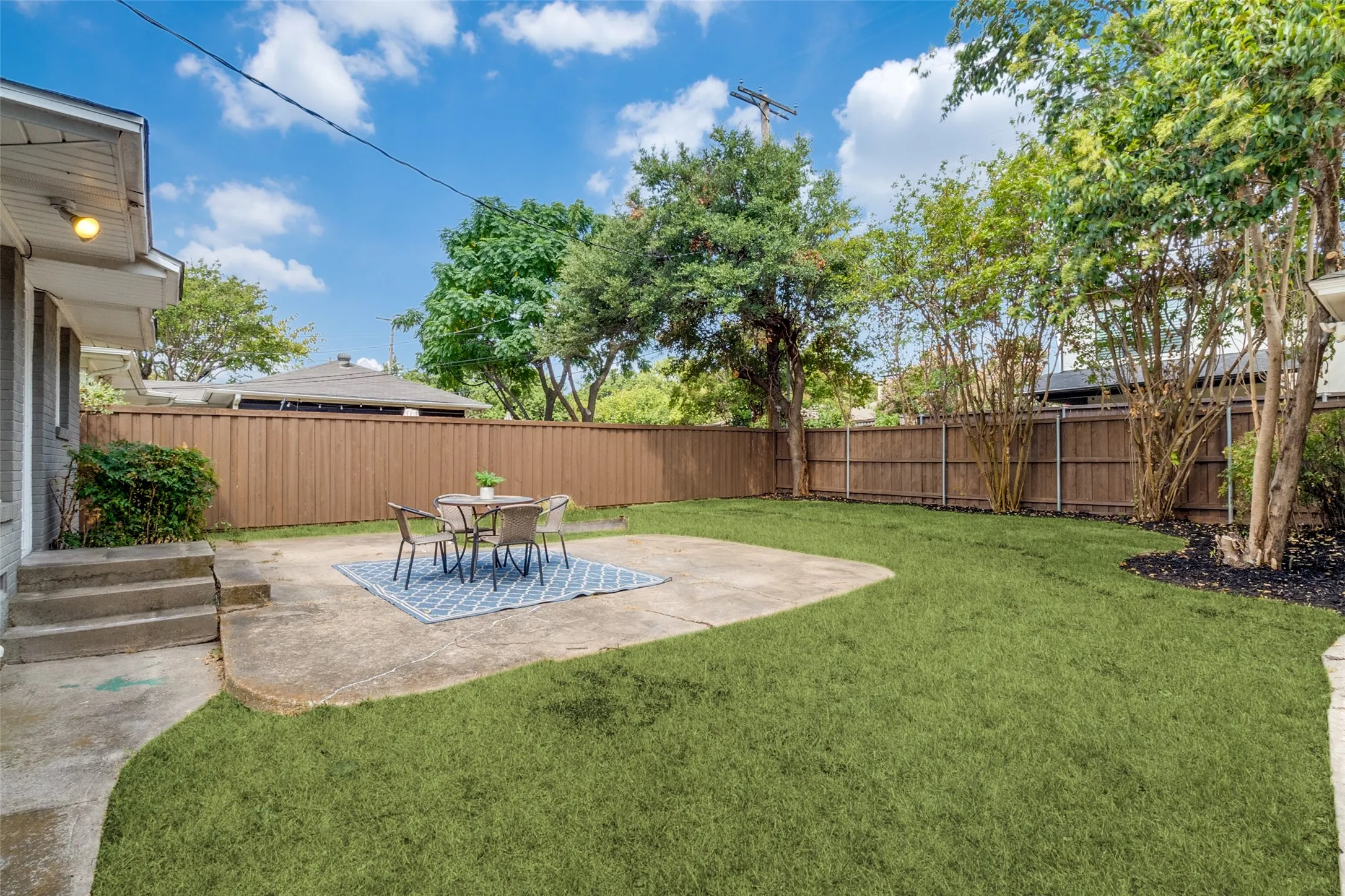 Single Family Residence For Sale in Dallas County , 6109 Ellsworth Avenue, Dallas, Texas 75214, 3 Bedroom, 1 Bathroom, 2 Garage spaces, 1,523 Sqft, built in 1942, mls#21370098, Real Estate Agent in Dallas, Homes For Sale in Dallas county, Homes For Sale in Dallas, Realtor in Dallas Texas, Real Estate Brokerage Independent Realty Texas, Luminita Cordes Realtor