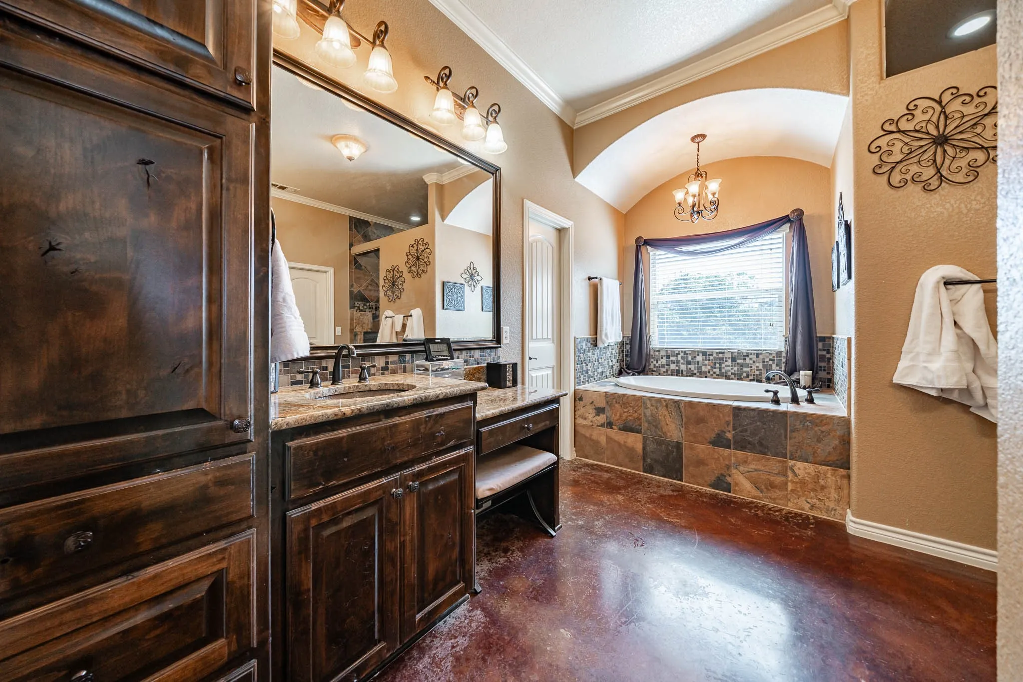 Single Family Residence For Sale in Coryell County , 119 Cedar Lane, Gatesville, Texas 76528, 3 Bedroom, 3 Bathroom, 2 Garage spaces, 2,923 Sqft, built in 2012, mls#21370019, Real Estate Agent in Gatesville, Homes For Sale in Coryell county, Homes For Sale in Gatesville, Realtor in Gatesville Texas, Real Estate Brokerage Independent Realty Texas, Luminita Cordes Realtor