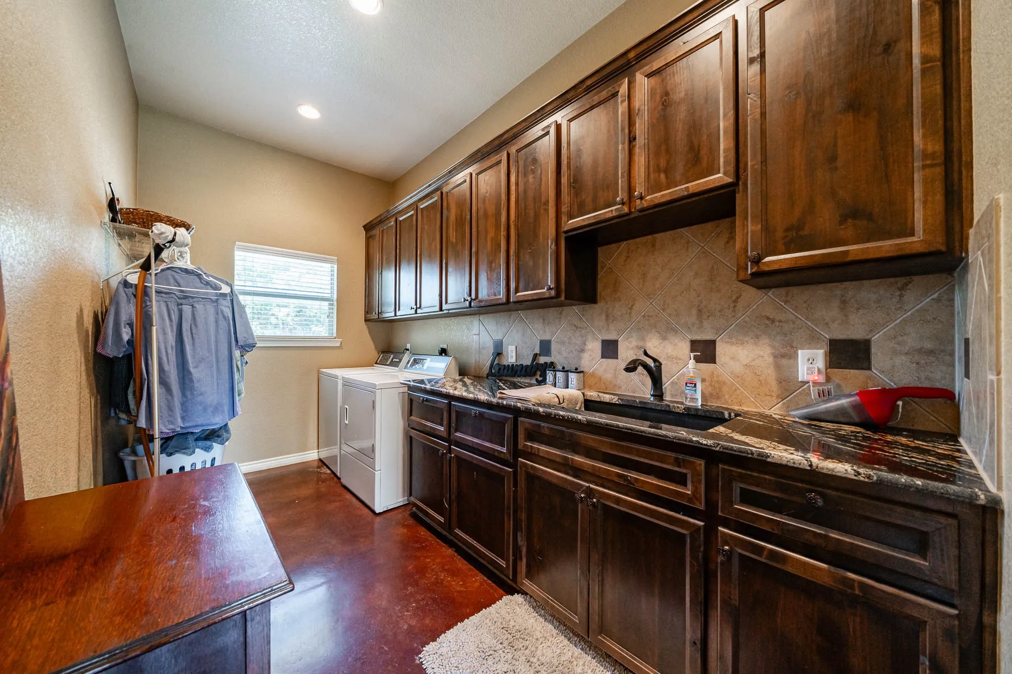 Single Family Residence For Sale in Coryell County , 119 Cedar Lane, Gatesville, Texas 76528, 3 Bedroom, 3 Bathroom, 2 Garage spaces, 2,923 Sqft, built in 2012, mls#21370019, Real Estate Agent in Gatesville, Homes For Sale in Coryell county, Homes For Sale in Gatesville, Realtor in Gatesville Texas, Real Estate Brokerage Independent Realty Texas, Luminita Cordes Realtor