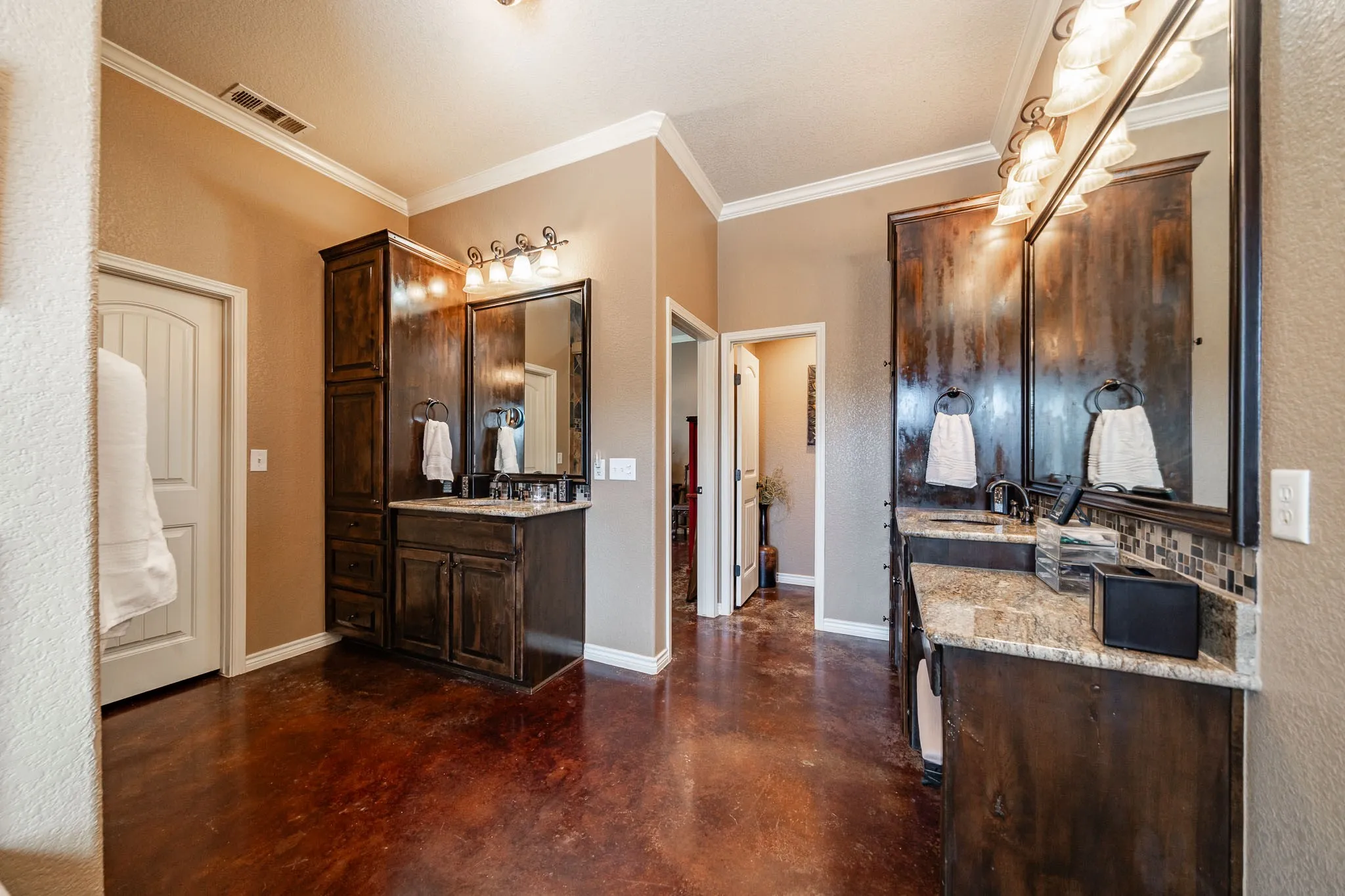 Single Family Residence For Sale in Coryell County , 119 Cedar Lane, Gatesville, Texas 76528, 3 Bedroom, 3 Bathroom, 2 Garage spaces, 2,923 Sqft, built in 2012, mls#21370019, Real Estate Agent in Gatesville, Homes For Sale in Coryell county, Homes For Sale in Gatesville, Realtor in Gatesville Texas, Real Estate Brokerage Independent Realty Texas, Luminita Cordes Realtor