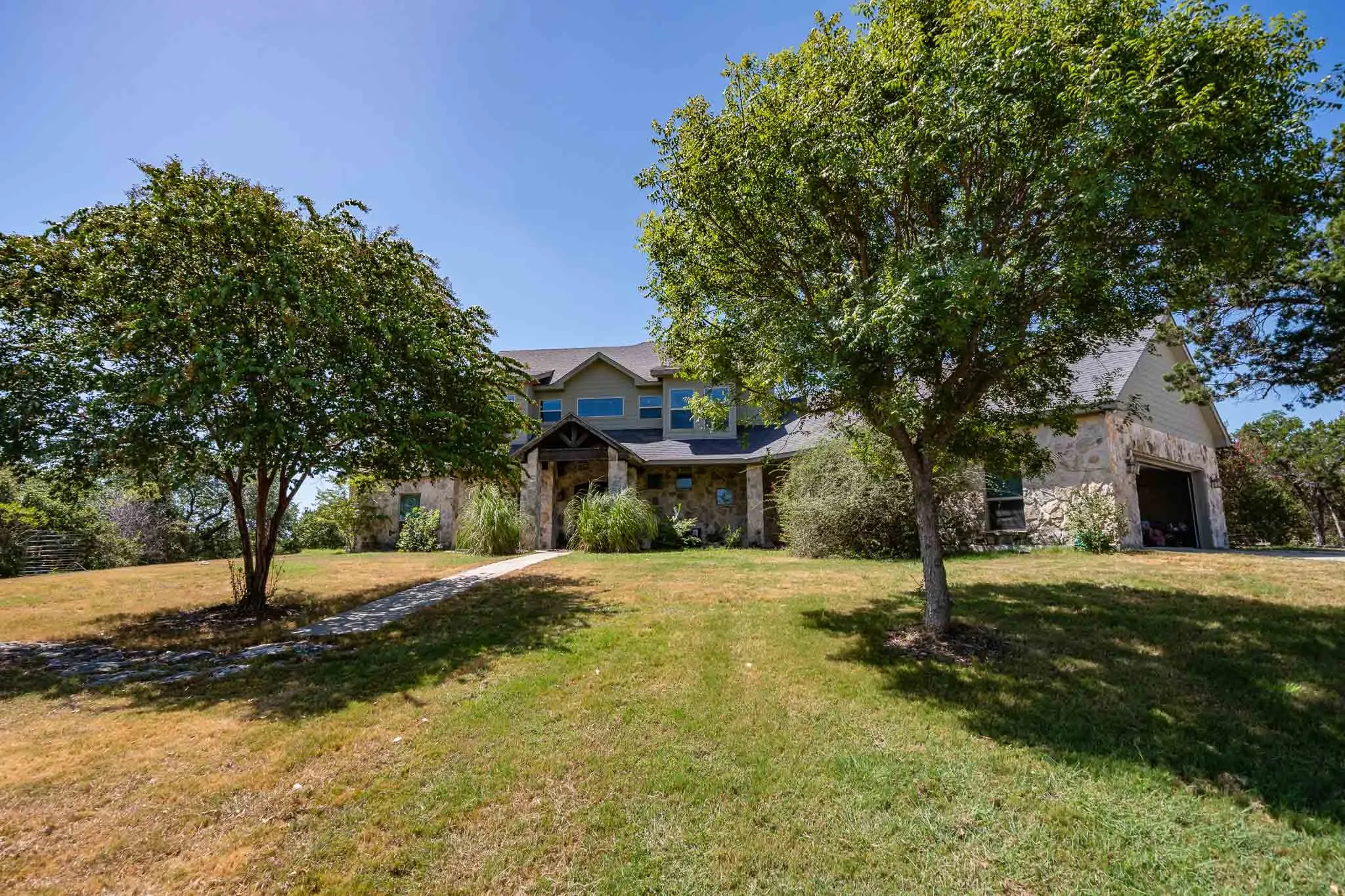 Single Family Residence For Sale in Coryell County , 119 Cedar Lane, Gatesville, Texas 76528, 3 Bedroom, 3 Bathroom, 2 Garage spaces, 2,923 Sqft, built in 2012, mls#21370019, Real Estate Agent in Gatesville, Homes For Sale in Coryell county, Homes For Sale in Gatesville, Realtor in Gatesville Texas, Real Estate Brokerage Independent Realty Texas, Luminita Cordes Realtor