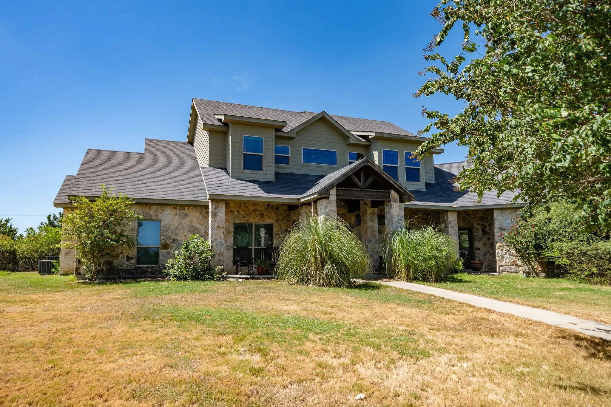 Single Family Residence For Sale in Coryell County , 119 Cedar Lane, Gatesville, Texas 76528, 3 Bedroom, 3 Bathroom, 2 Garage spaces, 2,923 Sqft, built in 2012, mls#21370019, Real Estate Agent in Gatesville, Homes For Sale in Coryell county, Homes For Sale in Gatesville, Realtor in Gatesville Texas, Real Estate Brokerage Independent Realty Texas, Luminita Cordes Realtor