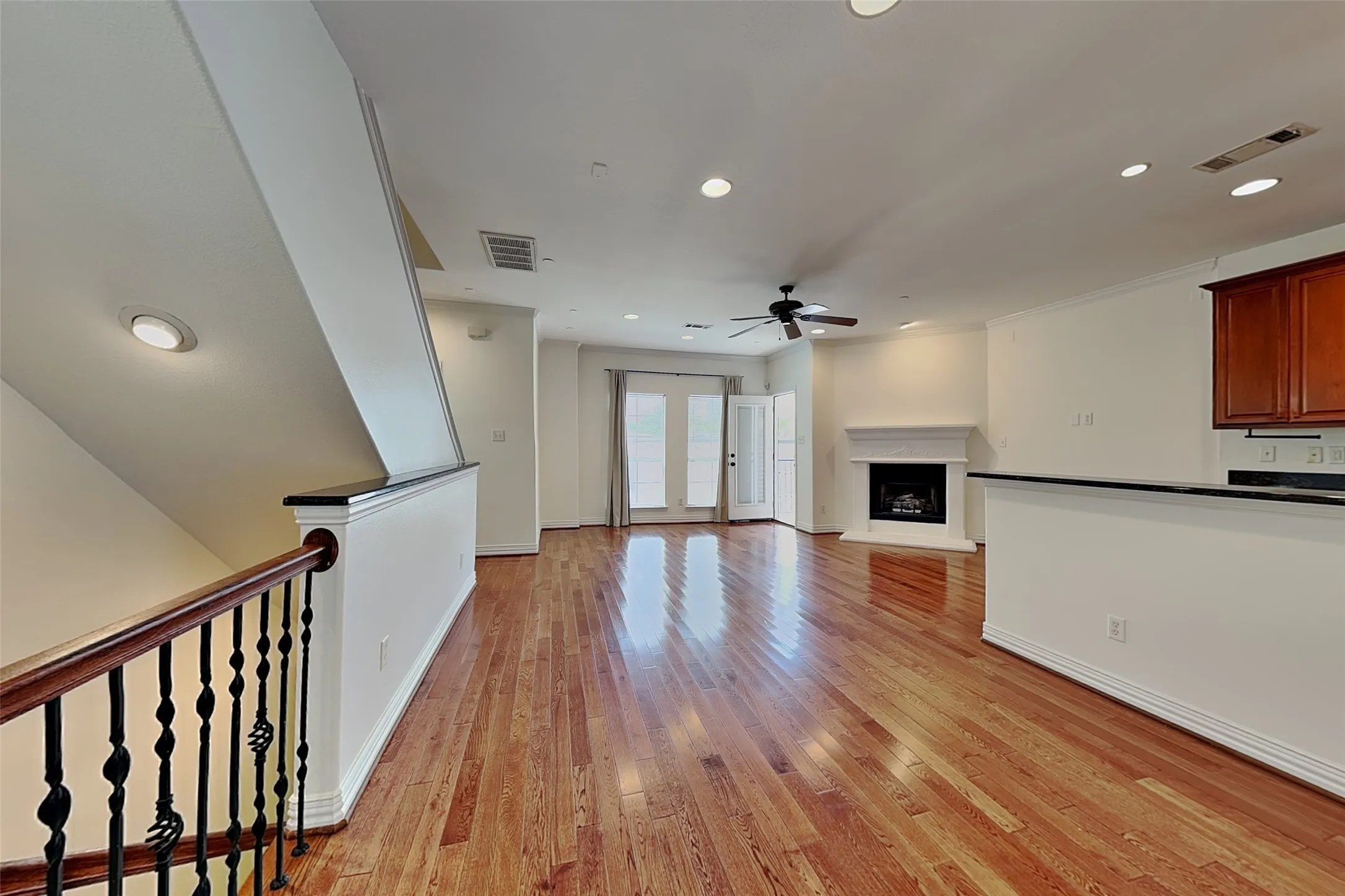 Townhouse For Rent in Dallas County , 6121 Oram Street A, Dallas, Texas 75214, 2 Bedroom, 3 Bathroom, 2 Garage spaces, 1,228 Sqft, built in 2005, mls#21370104, Real Estate Agent in Dallas, Homes For Rent in Dallas county, Homes For Rent in Dallas, Realtor in Dallas Texas, Real Estate Brokerage Independent Realty Texas, Luminita Cordes Realtor