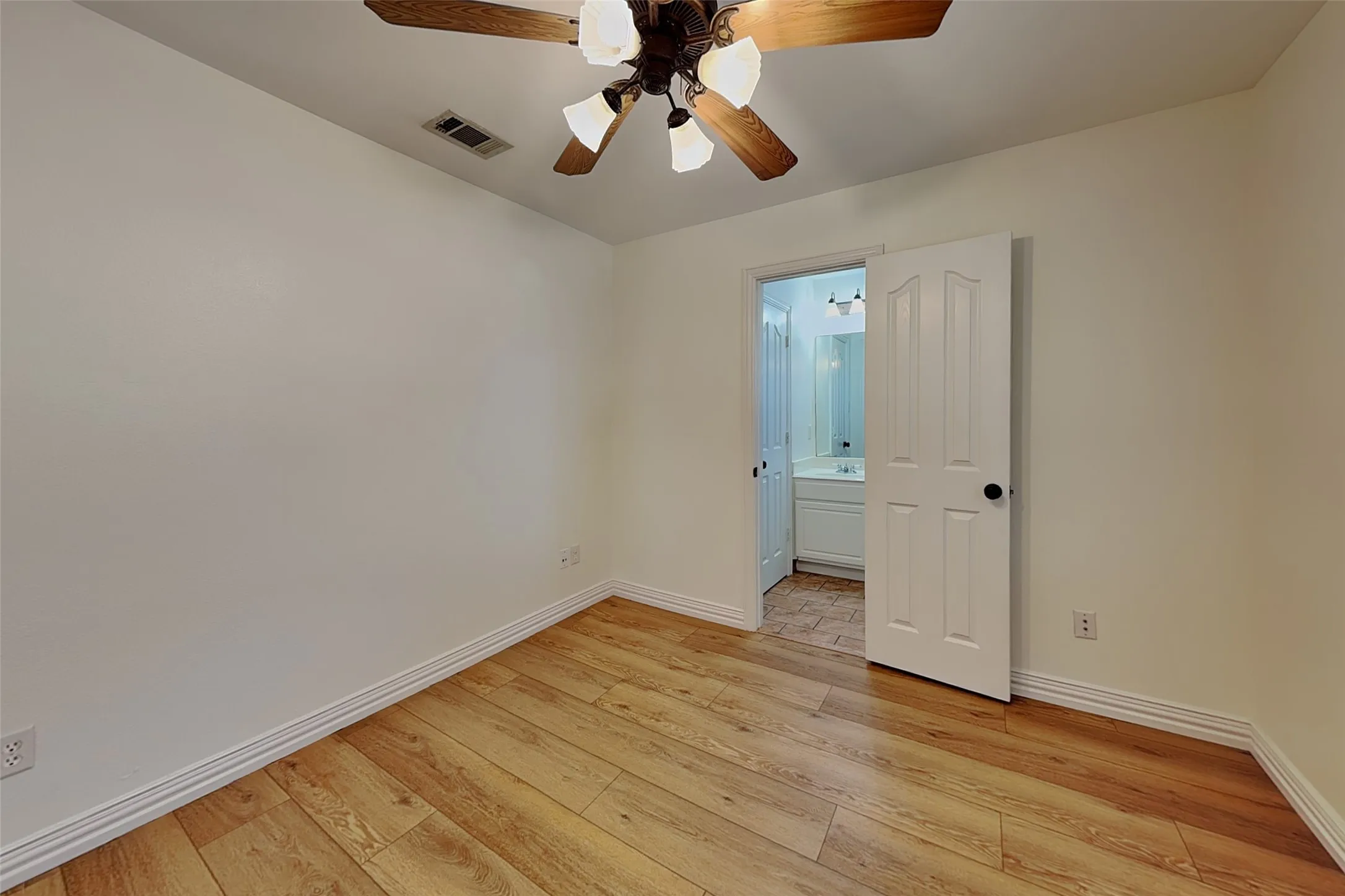 Townhouse For Rent in Dallas County , 6121 Oram Street A, Dallas, Texas 75214, 2 Bedroom, 3 Bathroom, 2 Garage spaces, 1,228 Sqft, built in 2005, mls#21370104, Real Estate Agent in Dallas, Homes For Rent in Dallas county, Homes For Rent in Dallas, Realtor in Dallas Texas, Real Estate Brokerage Independent Realty Texas, Luminita Cordes Realtor