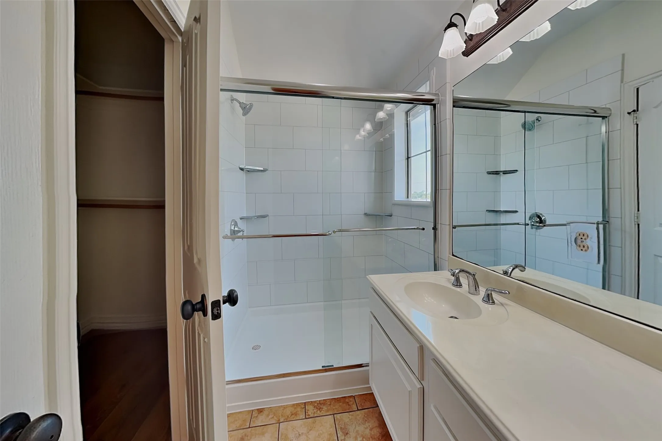 Townhouse For Rent in Dallas County , 6121 Oram Street A, Dallas, Texas 75214, 2 Bedroom, 3 Bathroom, 2 Garage spaces, 1,228 Sqft, built in 2005, mls#21370104, Real Estate Agent in Dallas, Homes For Rent in Dallas county, Homes For Rent in Dallas, Realtor in Dallas Texas, Real Estate Brokerage Independent Realty Texas, Luminita Cordes Realtor
