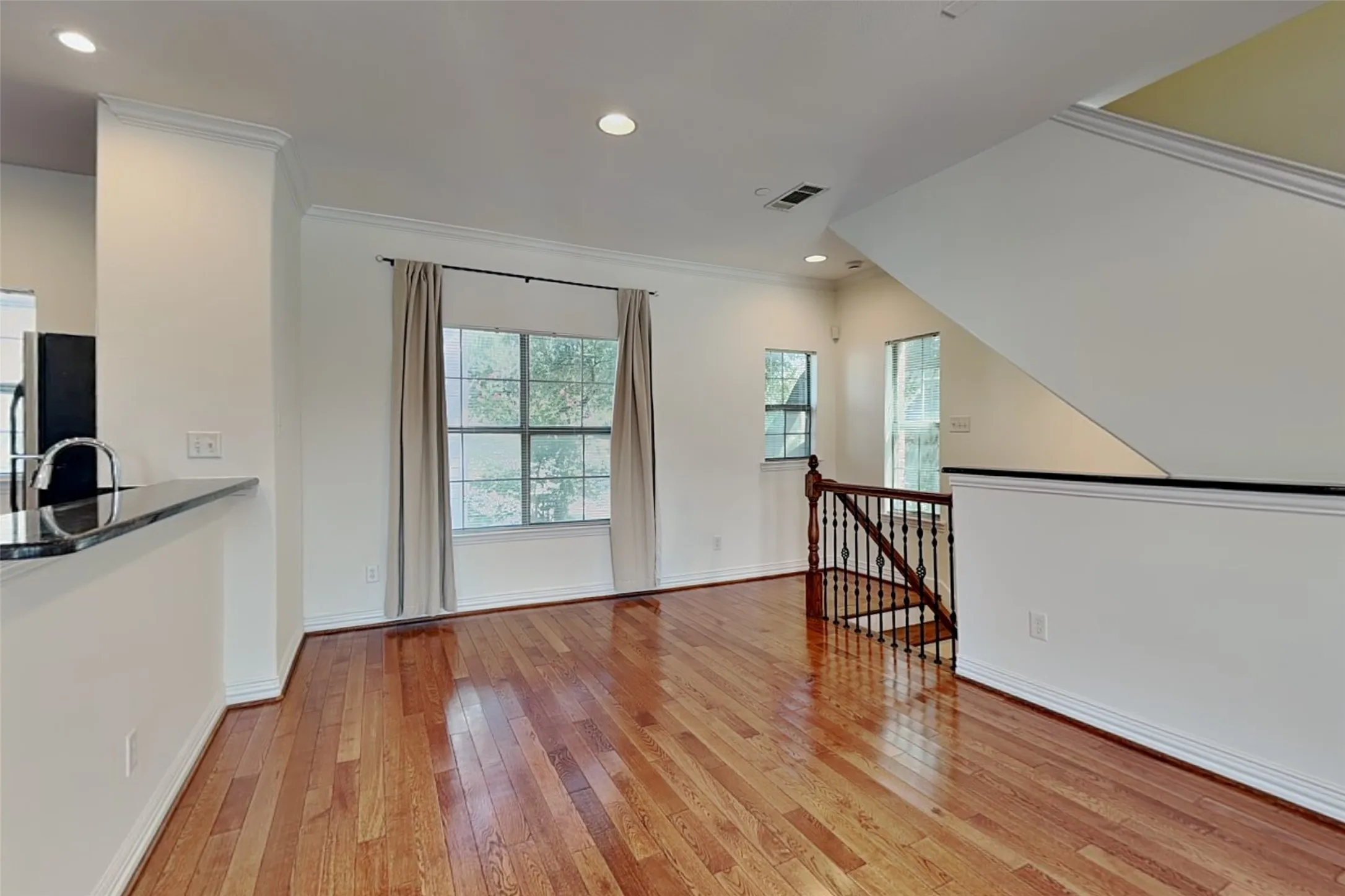 Townhouse For Rent in Dallas County , 6121 Oram Street A, Dallas, Texas 75214, 2 Bedroom, 3 Bathroom, 2 Garage spaces, 1,228 Sqft, built in 2005, mls#21370104, Real Estate Agent in Dallas, Homes For Rent in Dallas county, Homes For Rent in Dallas, Realtor in Dallas Texas, Real Estate Brokerage Independent Realty Texas, Luminita Cordes Realtor