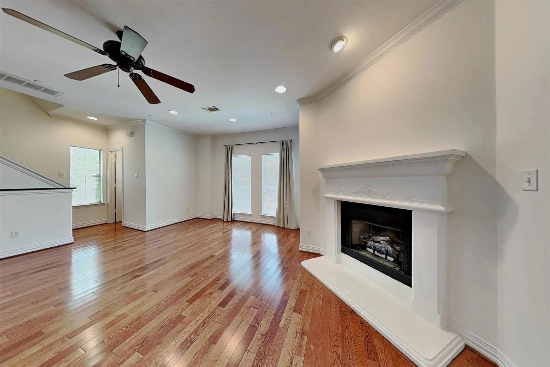 Townhouse For Rent in Dallas County , 6121 Oram Street A, Dallas, Texas 75214, 2 Bedroom, 3 Bathroom, 2 Garage spaces, 1,228 Sqft, built in 2005, mls#21370104, Real Estate Agent in Dallas, Homes For Rent in Dallas county, Homes For Rent in Dallas, Realtor in Dallas Texas, Real Estate Brokerage Independent Realty Texas, Luminita Cordes Realtor