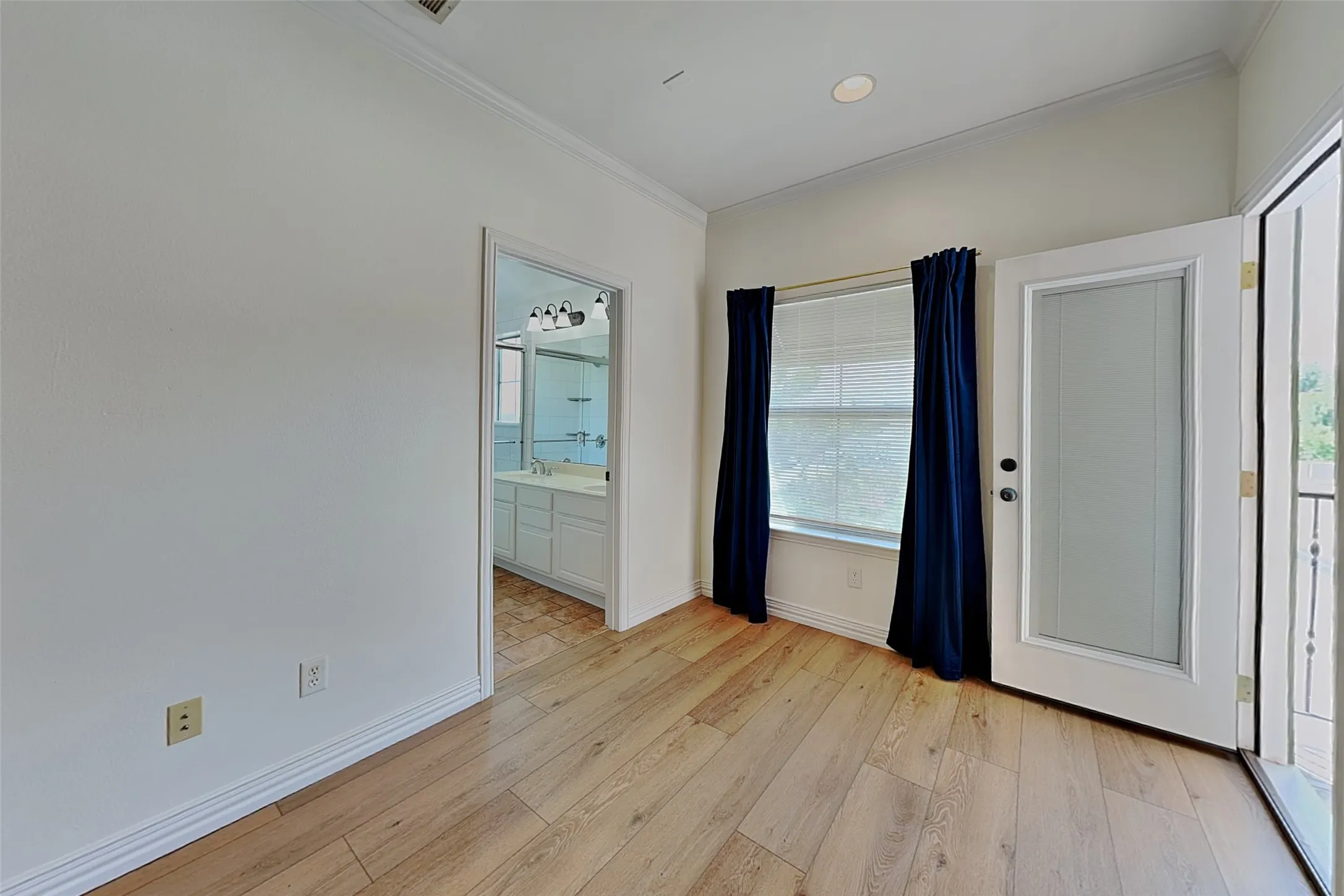 Townhouse For Rent in Dallas County , 6121 Oram Street A, Dallas, Texas 75214, 2 Bedroom, 3 Bathroom, 2 Garage spaces, 1,228 Sqft, built in 2005, mls#21370104, Real Estate Agent in Dallas, Homes For Rent in Dallas county, Homes For Rent in Dallas, Realtor in Dallas Texas, Real Estate Brokerage Independent Realty Texas, Luminita Cordes Realtor