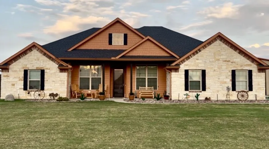Single Family Residence For Sale in Collin County , 410 Water Fall Lane, Nevada, Texas 75173, 3 Bedroom, 2 Bathroom, 2 Garage spaces, 1,982 Sqft, built in 2016, mls#21370105, Real Estate Agent in Nevada, Homes For Sale in Collin county, Homes For Sale in Nevada, Realtor in Nevada Texas, Real Estate Brokerage Independent Realty Texas, Luminita Cordes Realtor
