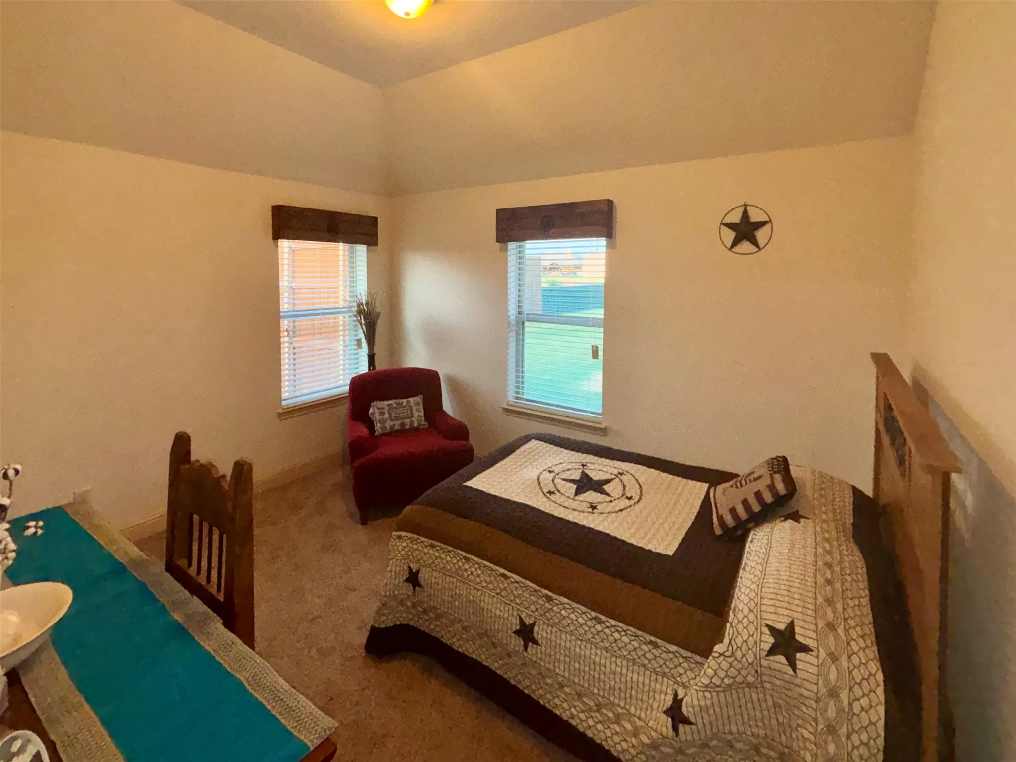 Tray ceiling with central flush mount lighting