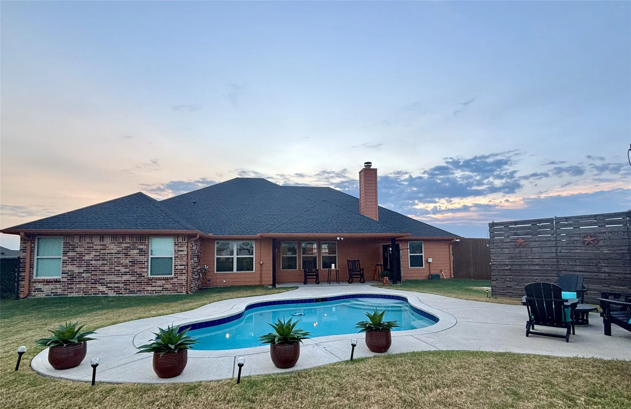 Single Family Residence For Sale in Collin County , 410 Water Fall Lane, Nevada, Texas 75173, 3 Bedroom, 2 Bathroom, 2 Garage spaces, 1,982 Sqft, built in 2016, mls#21370105, Real Estate Agent in Nevada, Homes For Sale in Collin county, Homes For Sale in Nevada, Realtor in Nevada Texas, Real Estate Brokerage Independent Realty Texas, Luminita Cordes Realtor