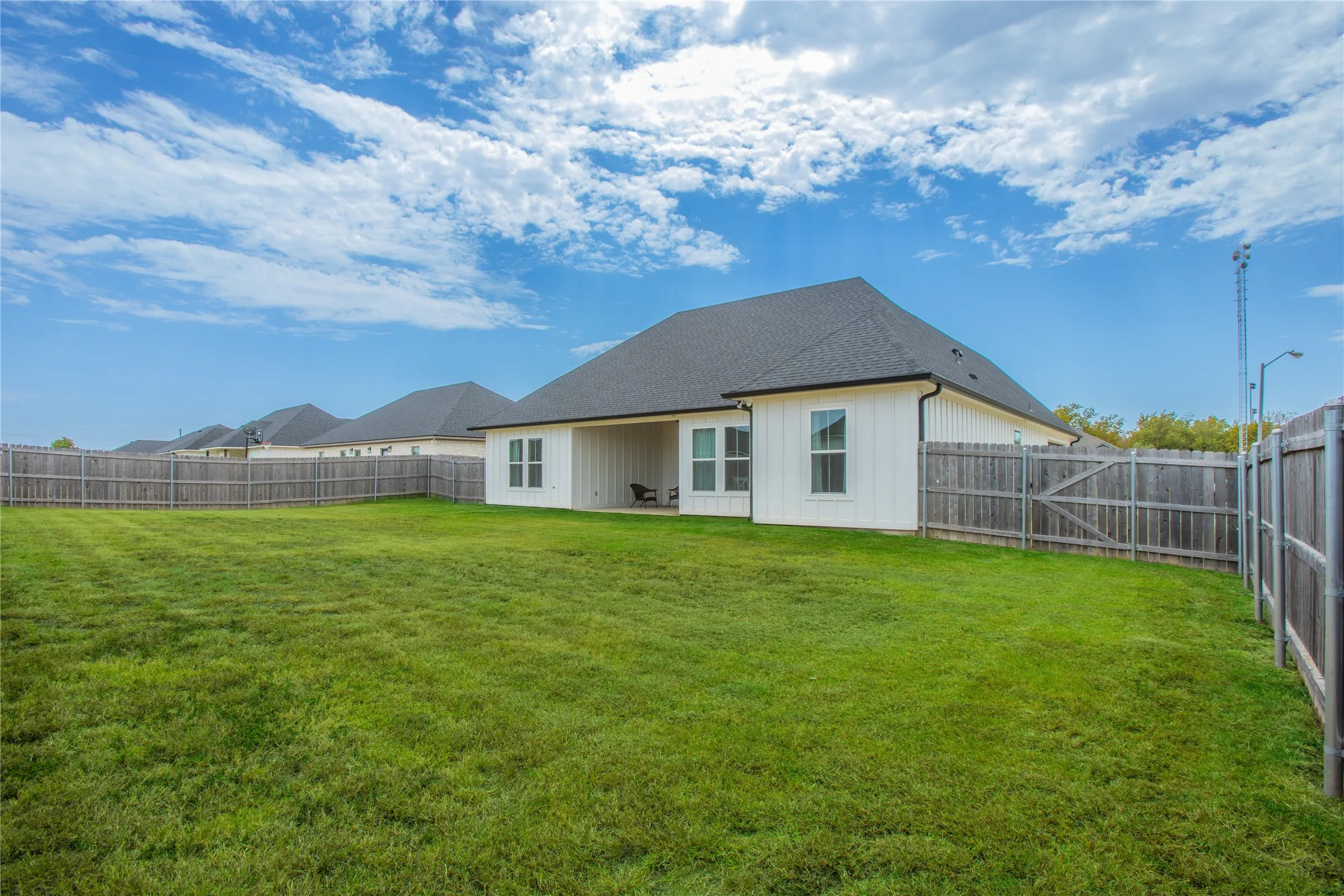 Single Family Residence For Sale in Mc Lennan County , 116 Indian Trails Road, Riesel, Texas 76682, 3 Bedroom, 2 Bathroom, 2 Garage spaces, 2,085 Sqft, built in 2022, mls#21365105, Real Estate Agent in Riesel, Homes For Sale in Mc Lennan county, Homes For Sale in Riesel, Realtor in Riesel Texas, Real Estate Brokerage Independent Realty Texas, Luminita Cordes Realtor