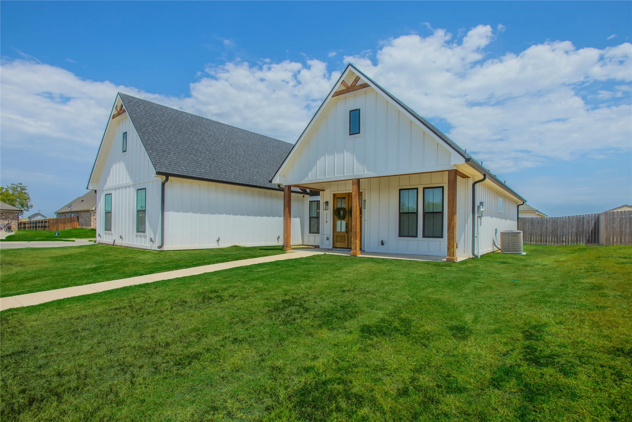 Single Family Residence For Sale in Mc Lennan County , 116 Indian Trails Road, Riesel, Texas 76682, 3 Bedroom, 2 Bathroom, 2 Garage spaces, 2,085 Sqft, built in 2022, mls#21365105, Real Estate Agent in Riesel, Homes For Sale in Mc Lennan county, Homes For Sale in Riesel, Realtor in Riesel Texas, Real Estate Brokerage Independent Realty Texas, Luminita Cordes Realtor