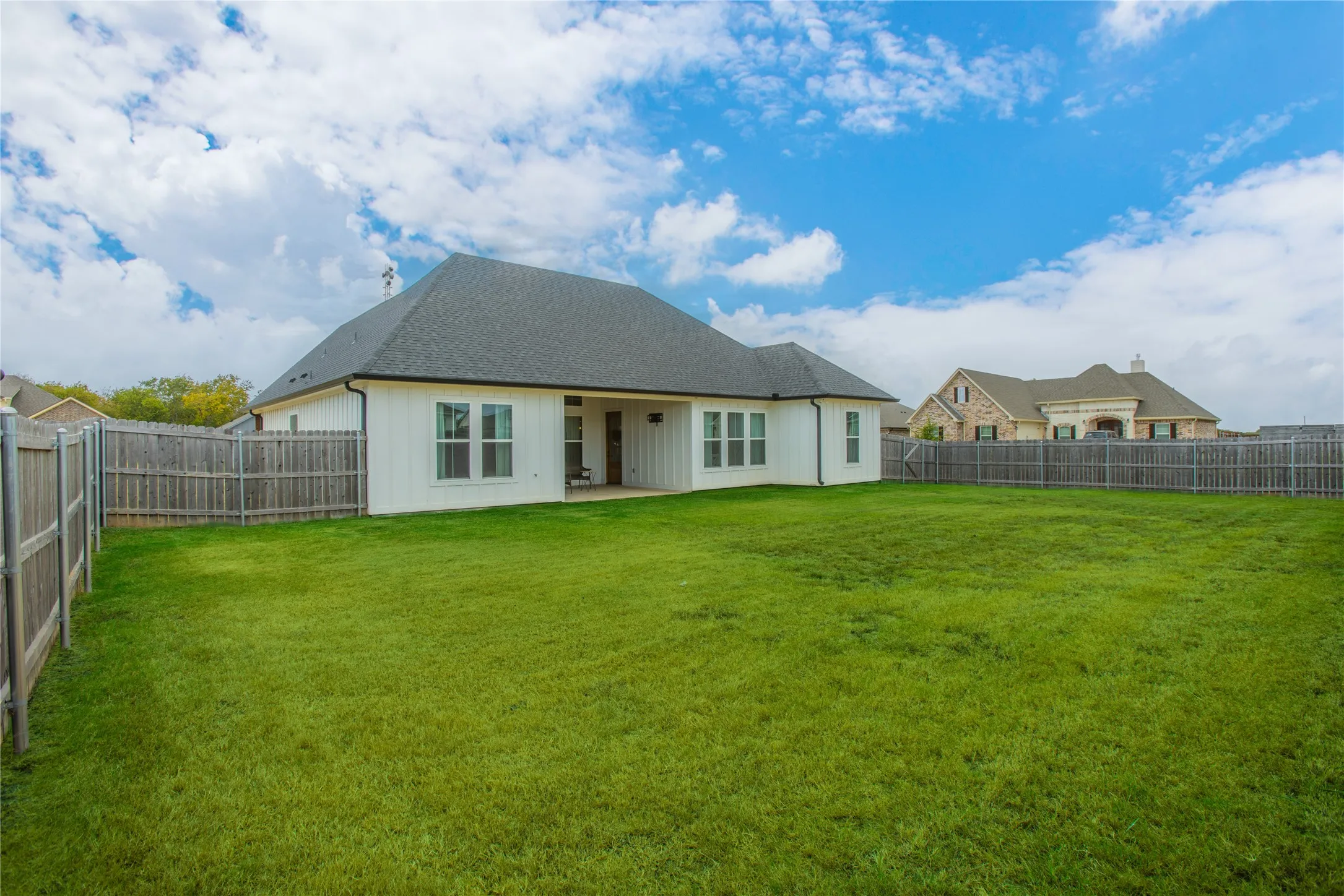 Single Family Residence For Sale in Mc Lennan County , 116 Indian Trails Road, Riesel, Texas 76682, 3 Bedroom, 2 Bathroom, 2 Garage spaces, 2,085 Sqft, built in 2022, mls#21365105, Real Estate Agent in Riesel, Homes For Sale in Mc Lennan county, Homes For Sale in Riesel, Realtor in Riesel Texas, Real Estate Brokerage Independent Realty Texas, Luminita Cordes Realtor