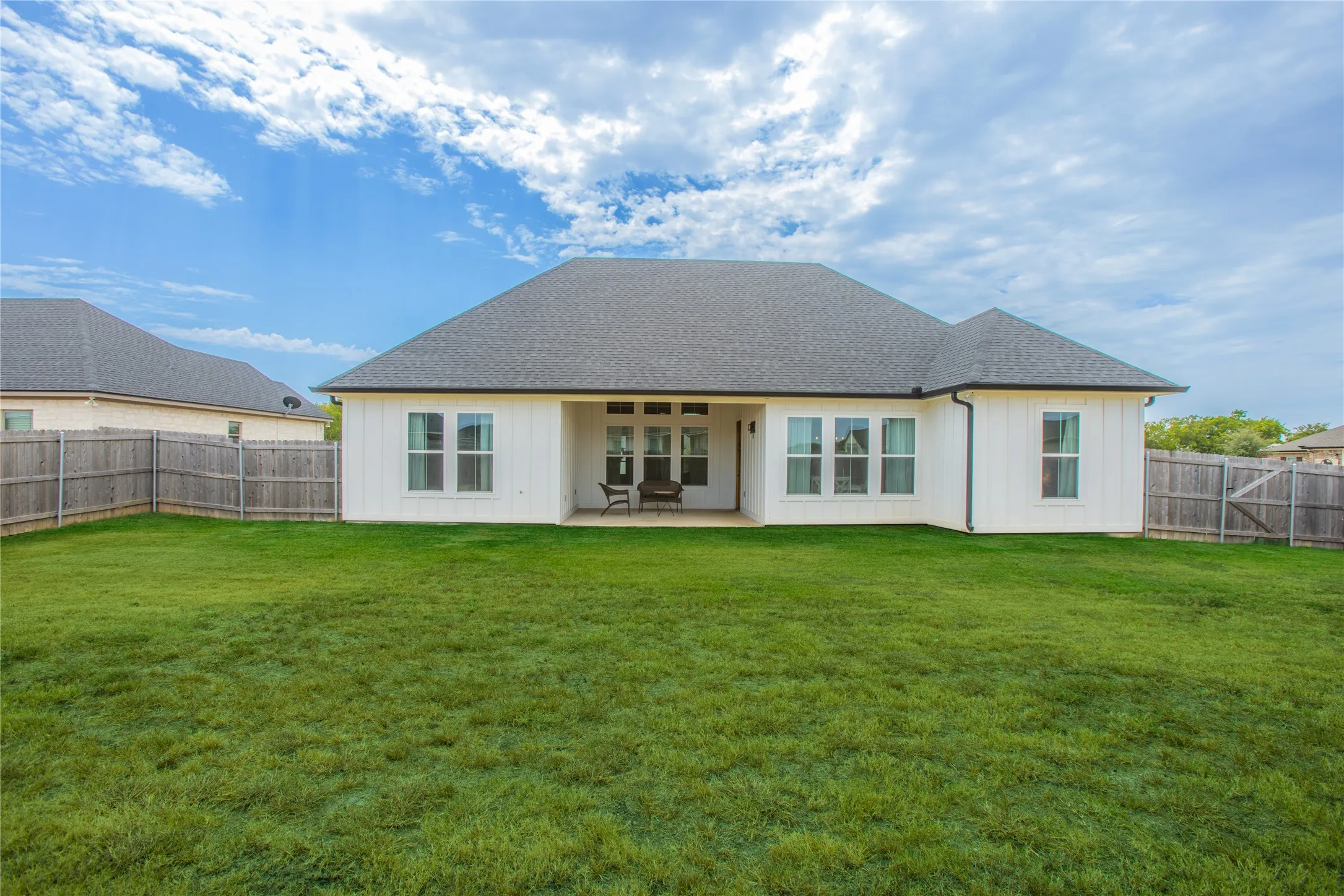 Single Family Residence For Sale in Mc Lennan County , 116 Indian Trails Road, Riesel, Texas 76682, 3 Bedroom, 2 Bathroom, 2 Garage spaces, 2,085 Sqft, built in 2022, mls#21365105, Real Estate Agent in Riesel, Homes For Sale in Mc Lennan county, Homes For Sale in Riesel, Realtor in Riesel Texas, Real Estate Brokerage Independent Realty Texas, Luminita Cordes Realtor