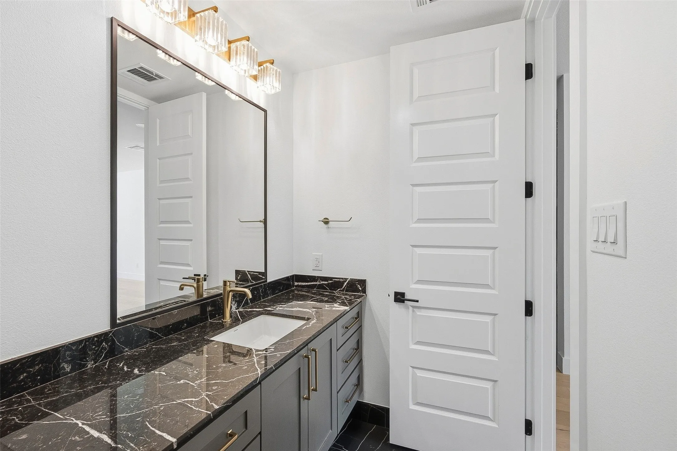 Townhouse For Sale in Tarrant County , 400 Vista Buena Trail, Fort Worth, Texas 76111, 3 Bedroom, 4 Bathroom, 2 Garage spaces, 2,940 Sqft, built in 2025, mls#21370028, Real Estate Agent in Fort Worth, Homes For Sale in Tarrant county, Homes For Sale in Fort Worth, Realtor in Fort Worth Texas, Real Estate Brokerage Independent Realty Texas, Luminita Cordes Realtor