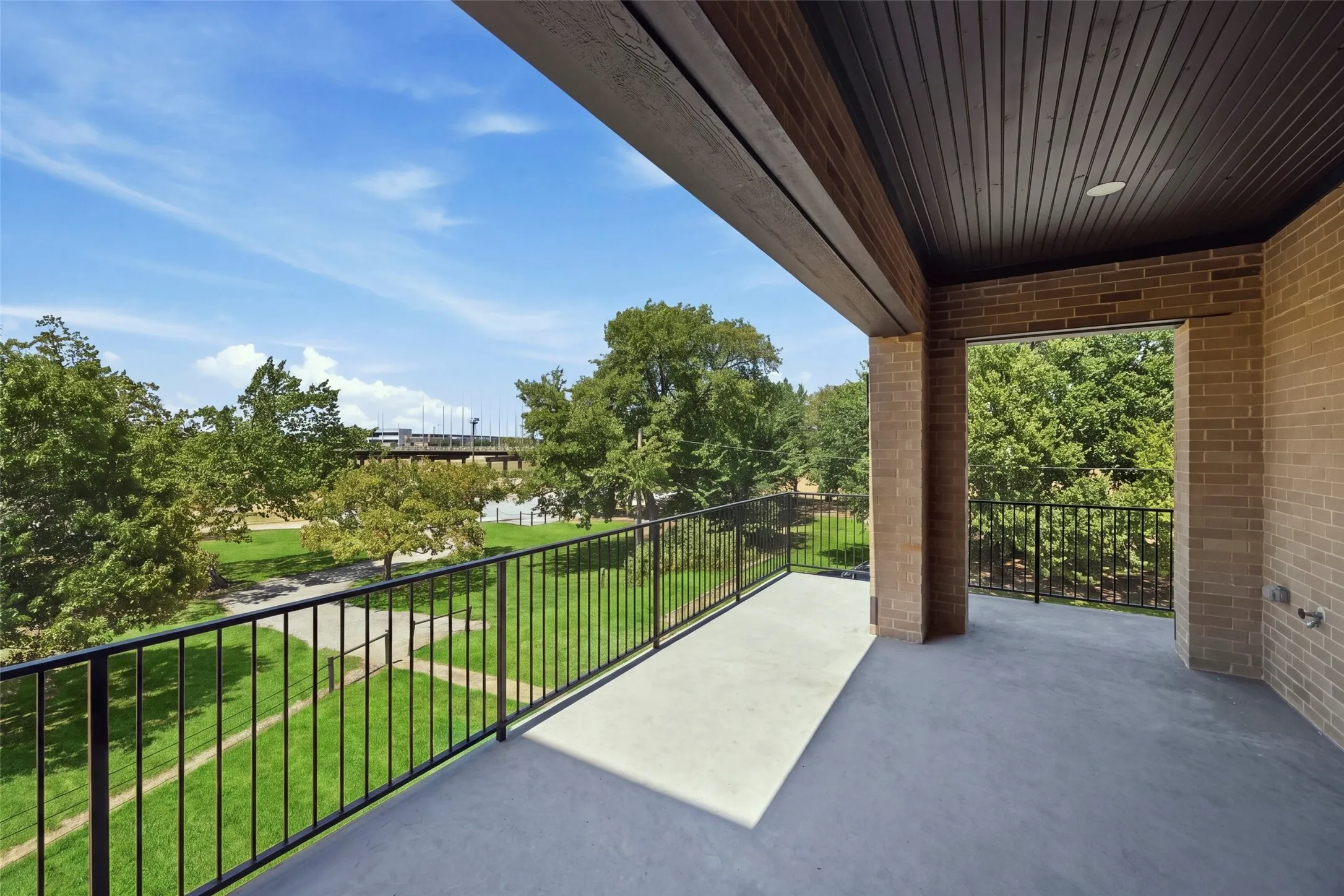 Townhouse For Sale in Tarrant County , 400 Vista Buena Trail, Fort Worth, Texas 76111, 3 Bedroom, 4 Bathroom, 2 Garage spaces, 2,940 Sqft, built in 2025, mls#21370028, Real Estate Agent in Fort Worth, Homes For Sale in Tarrant county, Homes For Sale in Fort Worth, Realtor in Fort Worth Texas, Real Estate Brokerage Independent Realty Texas, Luminita Cordes Realtor