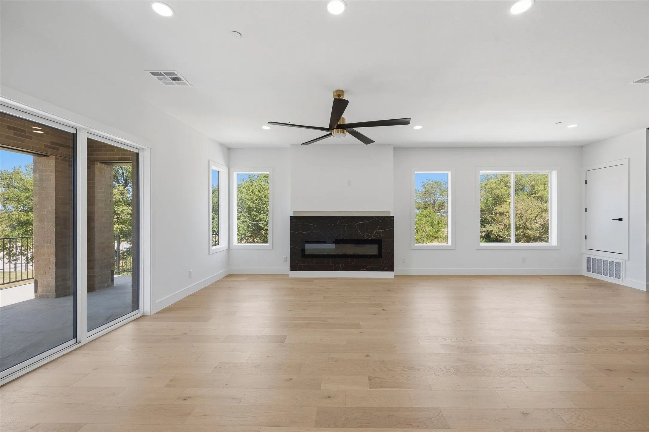 Townhouse For Sale in Tarrant County , 400 Vista Buena Trail, Fort Worth, Texas 76111, 3 Bedroom, 4 Bathroom, 2 Garage spaces, 2,940 Sqft, built in 2025, mls#21370028, Real Estate Agent in Fort Worth, Homes For Sale in Tarrant county, Homes For Sale in Fort Worth, Realtor in Fort Worth Texas, Real Estate Brokerage Independent Realty Texas, Luminita Cordes Realtor