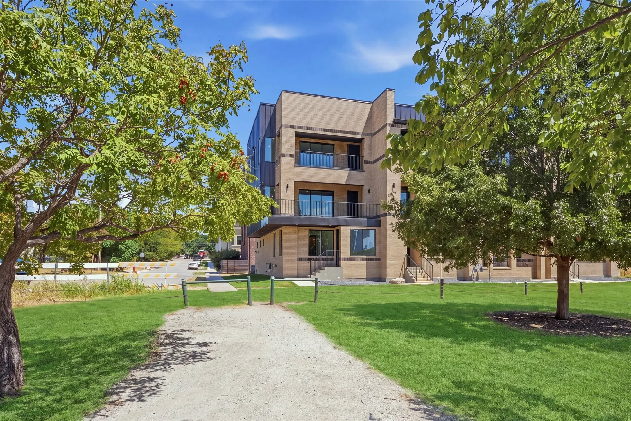 Townhouse For Sale in Tarrant County , 400 Vista Buena Trail, Fort Worth, Texas 76111, 3 Bedroom, 4 Bathroom, 2 Garage spaces, 2,940 Sqft, built in 2025, mls#21370028, Real Estate Agent in Fort Worth, Homes For Sale in Tarrant county, Homes For Sale in Fort Worth, Realtor in Fort Worth Texas, Real Estate Brokerage Independent Realty Texas, Luminita Cordes Realtor