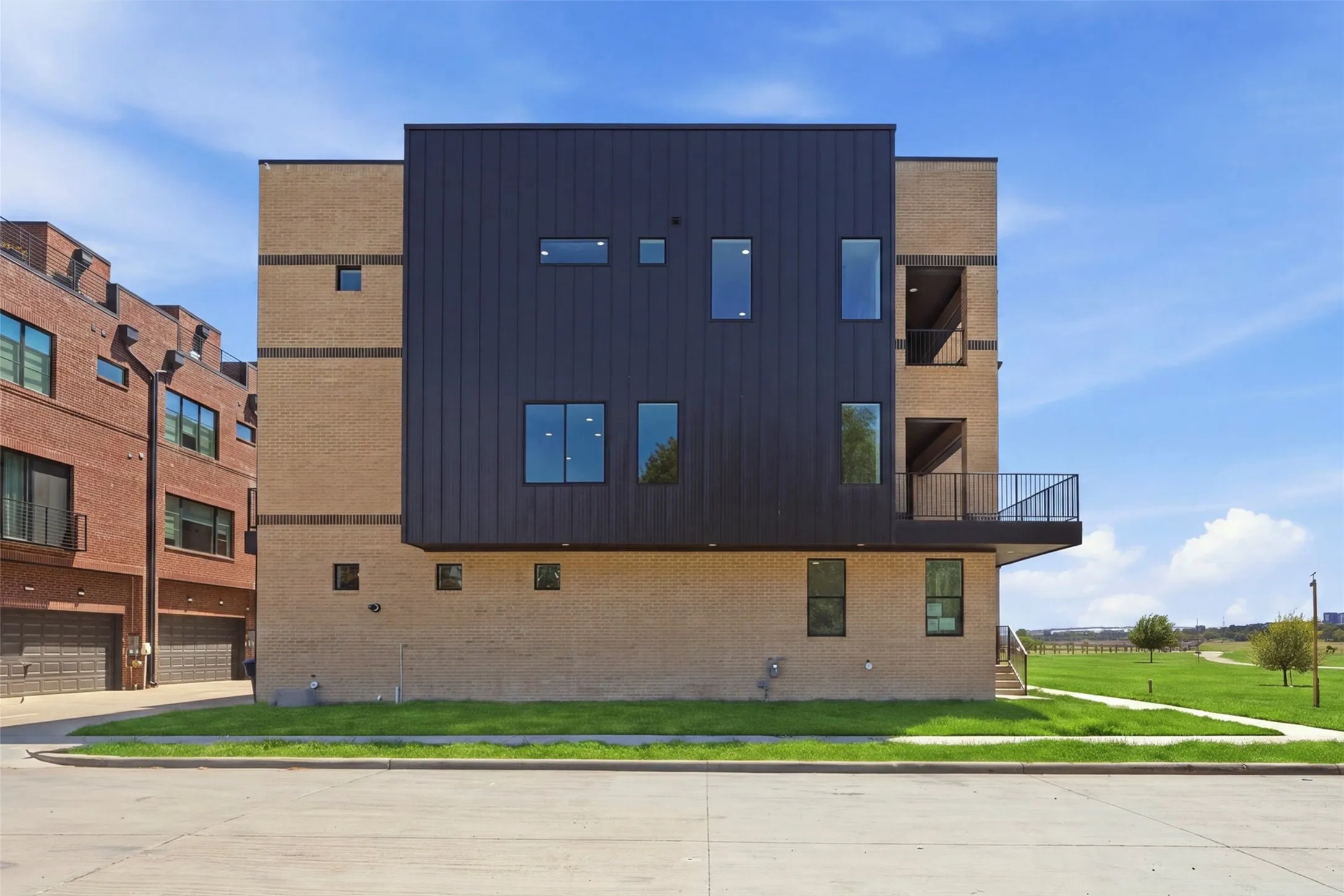 Townhouse For Sale in Tarrant County , 400 Vista Buena Trail, Fort Worth, Texas 76111, 3 Bedroom, 4 Bathroom, 2 Garage spaces, 2,940 Sqft, built in 2025, mls#21370028, Real Estate Agent in Fort Worth, Homes For Sale in Tarrant county, Homes For Sale in Fort Worth, Realtor in Fort Worth Texas, Real Estate Brokerage Independent Realty Texas, Luminita Cordes Realtor