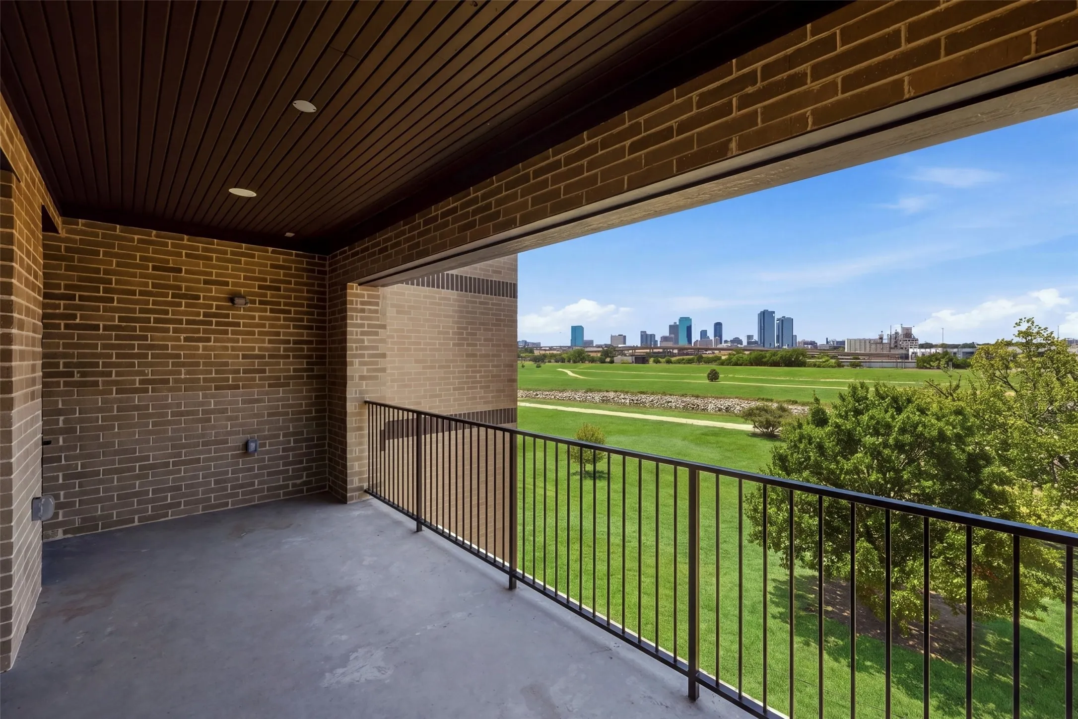 Townhouse For Sale in Tarrant County , 400 Vista Buena Trail, Fort Worth, Texas 76111, 3 Bedroom, 4 Bathroom, 2 Garage spaces, 2,940 Sqft, built in 2025, mls#21370028, Real Estate Agent in Fort Worth, Homes For Sale in Tarrant county, Homes For Sale in Fort Worth, Realtor in Fort Worth Texas, Real Estate Brokerage Independent Realty Texas, Luminita Cordes Realtor