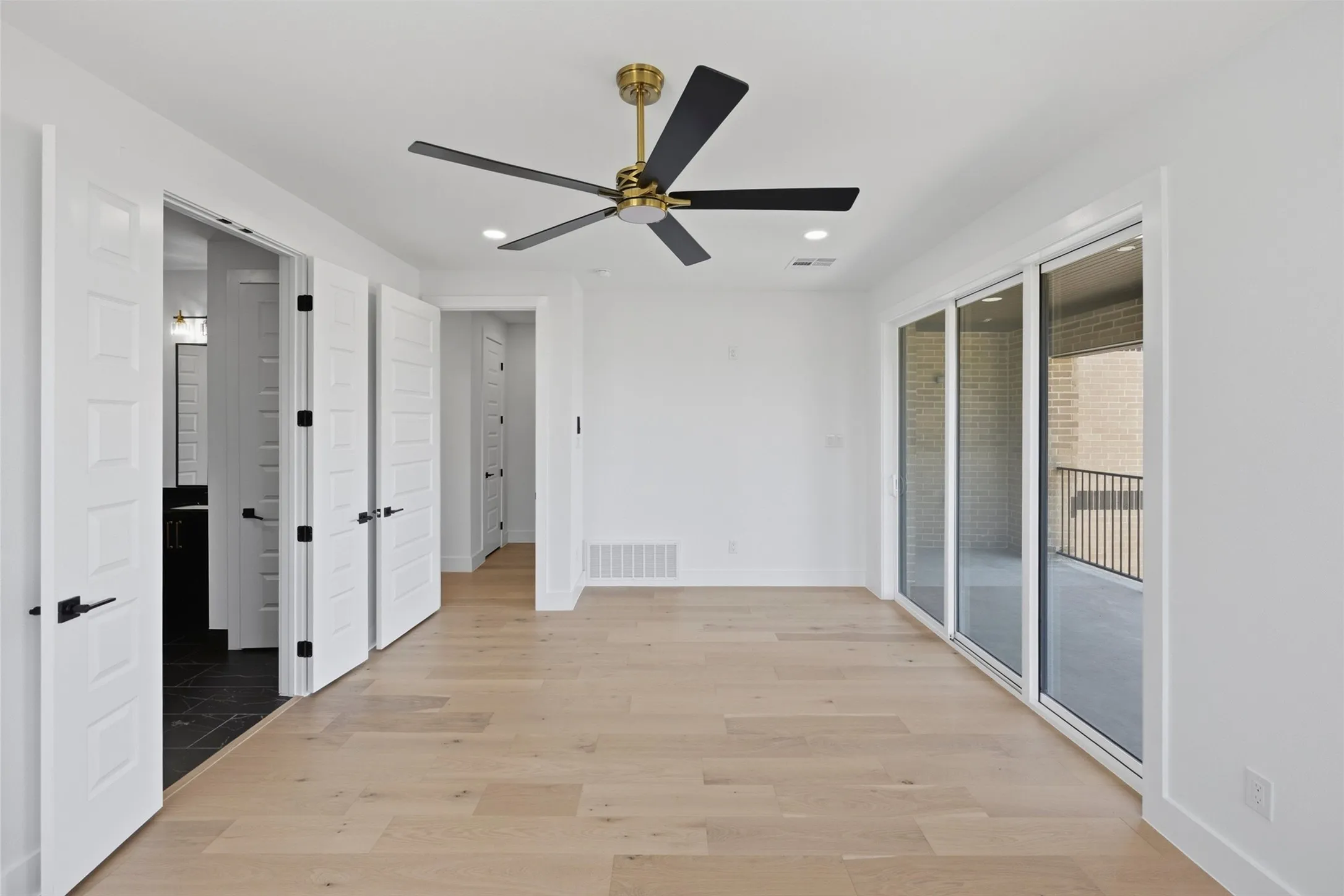 Townhouse For Sale in Tarrant County , 400 Vista Buena Trail, Fort Worth, Texas 76111, 3 Bedroom, 4 Bathroom, 2 Garage spaces, 2,940 Sqft, built in 2025, mls#21370028, Real Estate Agent in Fort Worth, Homes For Sale in Tarrant county, Homes For Sale in Fort Worth, Realtor in Fort Worth Texas, Real Estate Brokerage Independent Realty Texas, Luminita Cordes Realtor