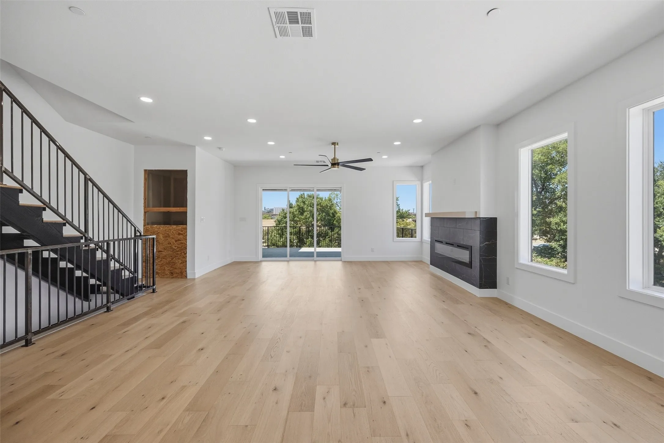 Townhouse For Sale in Tarrant County , 400 Vista Buena Trail, Fort Worth, Texas 76111, 3 Bedroom, 4 Bathroom, 2 Garage spaces, 2,940 Sqft, built in 2025, mls#21370028, Real Estate Agent in Fort Worth, Homes For Sale in Tarrant county, Homes For Sale in Fort Worth, Realtor in Fort Worth Texas, Real Estate Brokerage Independent Realty Texas, Luminita Cordes Realtor