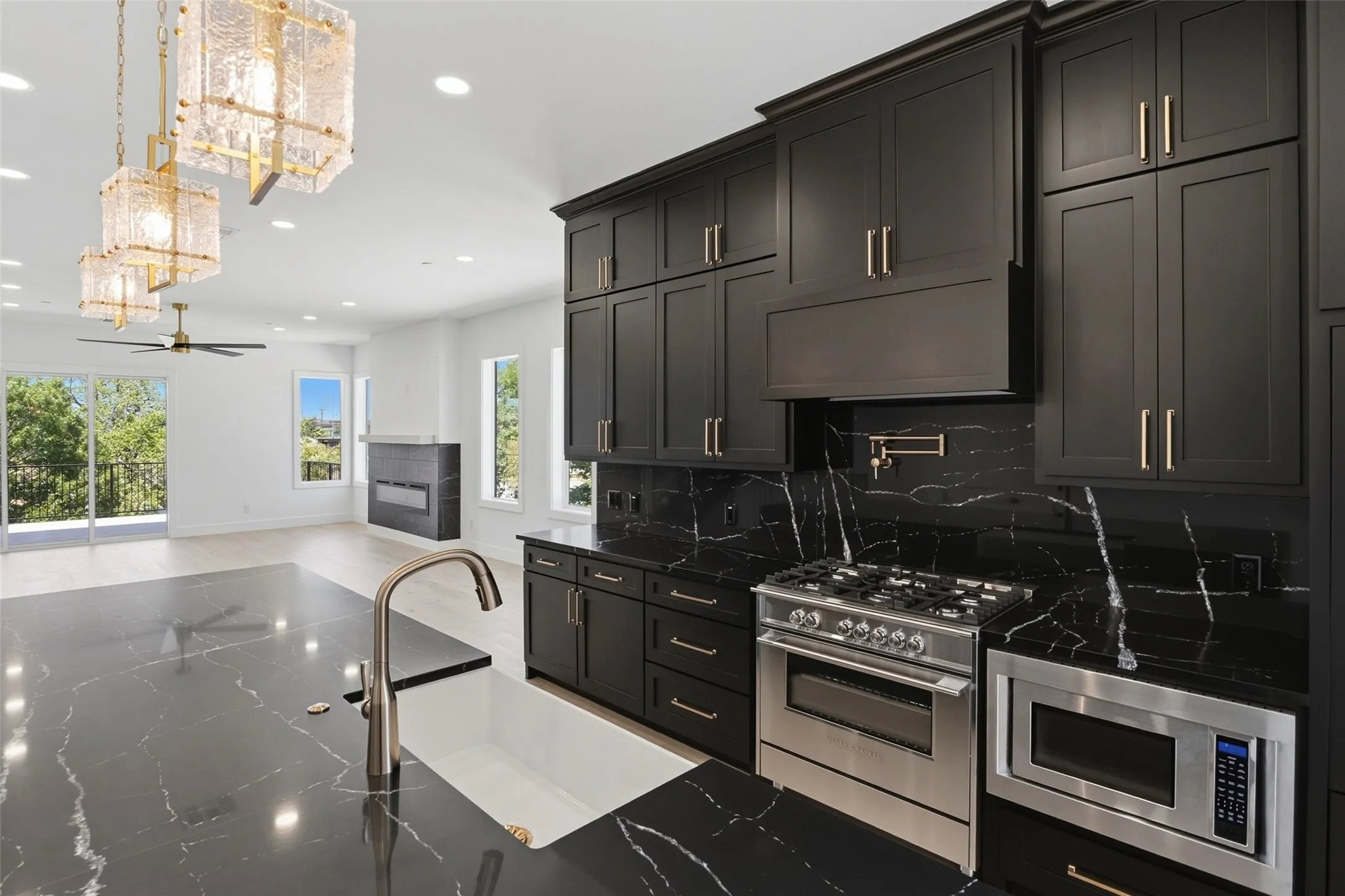 Townhouse For Sale in Tarrant County , 400 Vista Buena Trail, Fort Worth, Texas 76111, 3 Bedroom, 4 Bathroom, 2 Garage spaces, 2,940 Sqft, built in 2025, mls#21370028, Real Estate Agent in Fort Worth, Homes For Sale in Tarrant county, Homes For Sale in Fort Worth, Realtor in Fort Worth Texas, Real Estate Brokerage Independent Realty Texas, Luminita Cordes Realtor