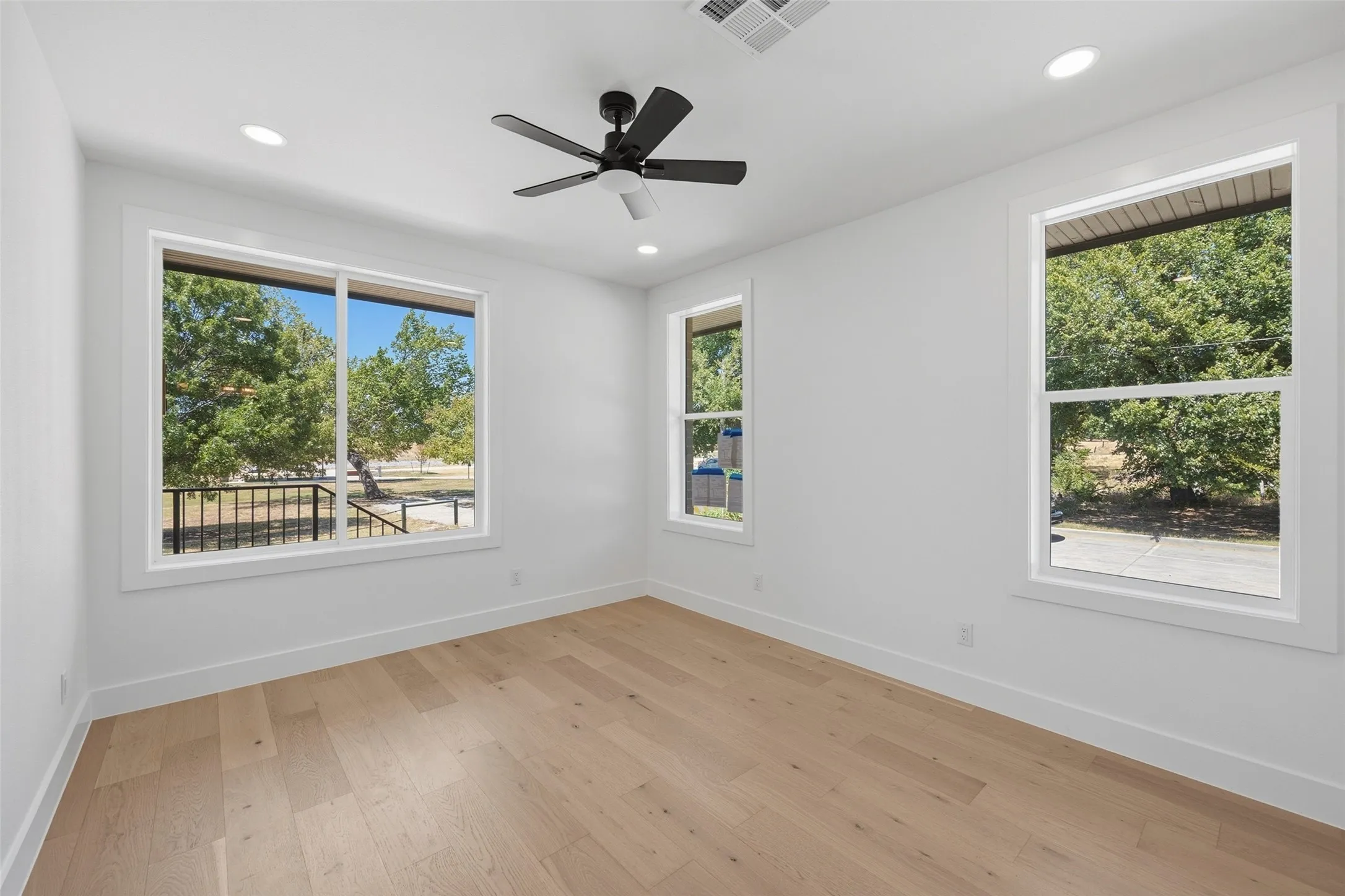 Townhouse For Sale in Tarrant County , 400 Vista Buena Trail, Fort Worth, Texas 76111, 3 Bedroom, 4 Bathroom, 2 Garage spaces, 2,940 Sqft, built in 2025, mls#21370028, Real Estate Agent in Fort Worth, Homes For Sale in Tarrant county, Homes For Sale in Fort Worth, Realtor in Fort Worth Texas, Real Estate Brokerage Independent Realty Texas, Luminita Cordes Realtor