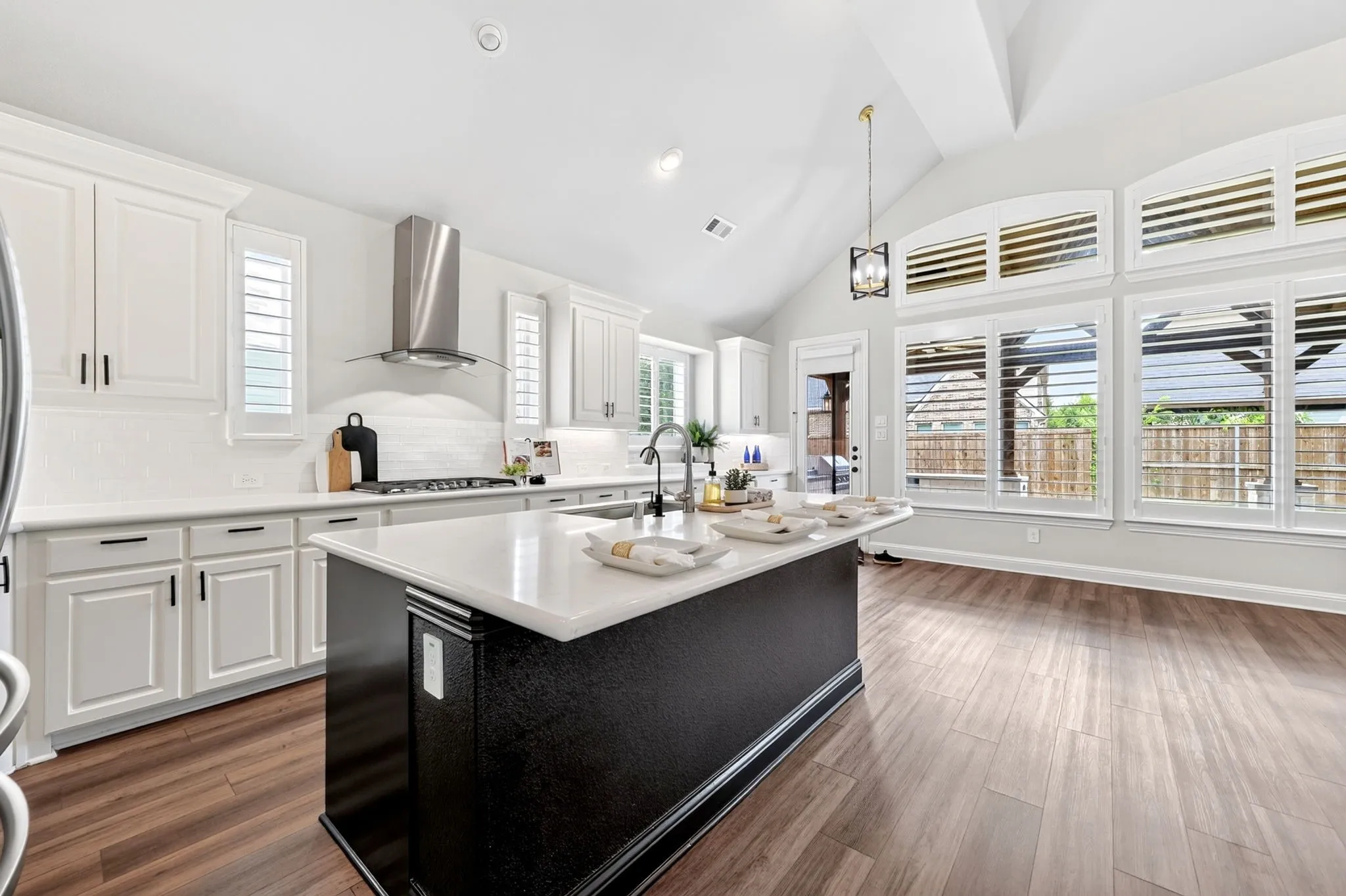 Single Family Residence For Rent in Dallas County , 208 Lenten Rose Drive, Wylie, Texas 75098, 6 Bedroom, 4 Bathroom, 3 Garage spaces, 4,043 Sqft, built in 2022, mls#21370061, Real Estate Agent in Wylie, Homes For Rent in Dallas county, Homes For Rent in Wylie, Realtor in Wylie Texas, Real Estate Brokerage Independent Realty Texas, Luminita Cordes Realtor