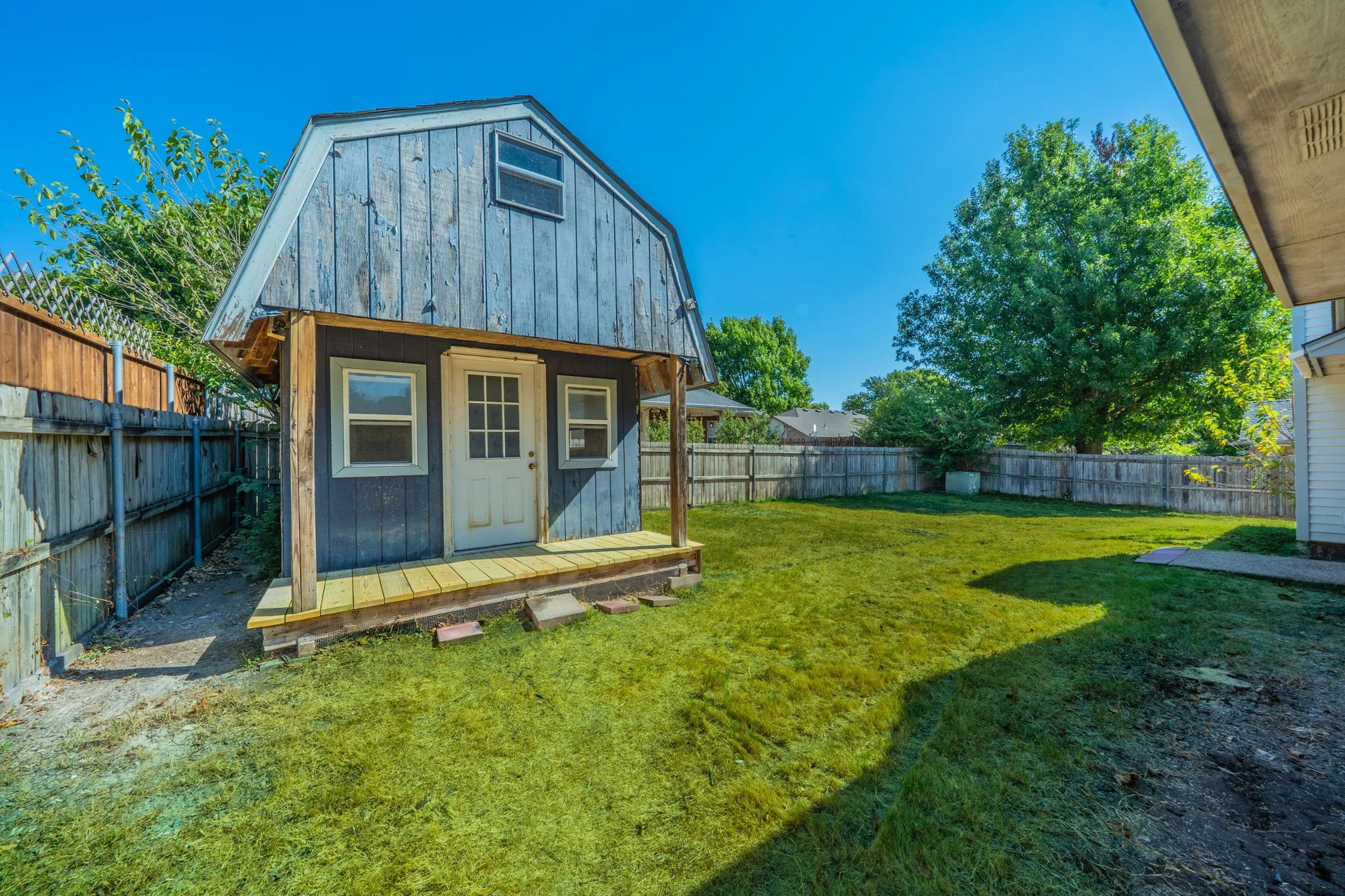 SUPER CUTE workshop/SHE-SHED OR HE-SHED with porch for hobbies, crafts, yoga, yard equipment - whatever you need!