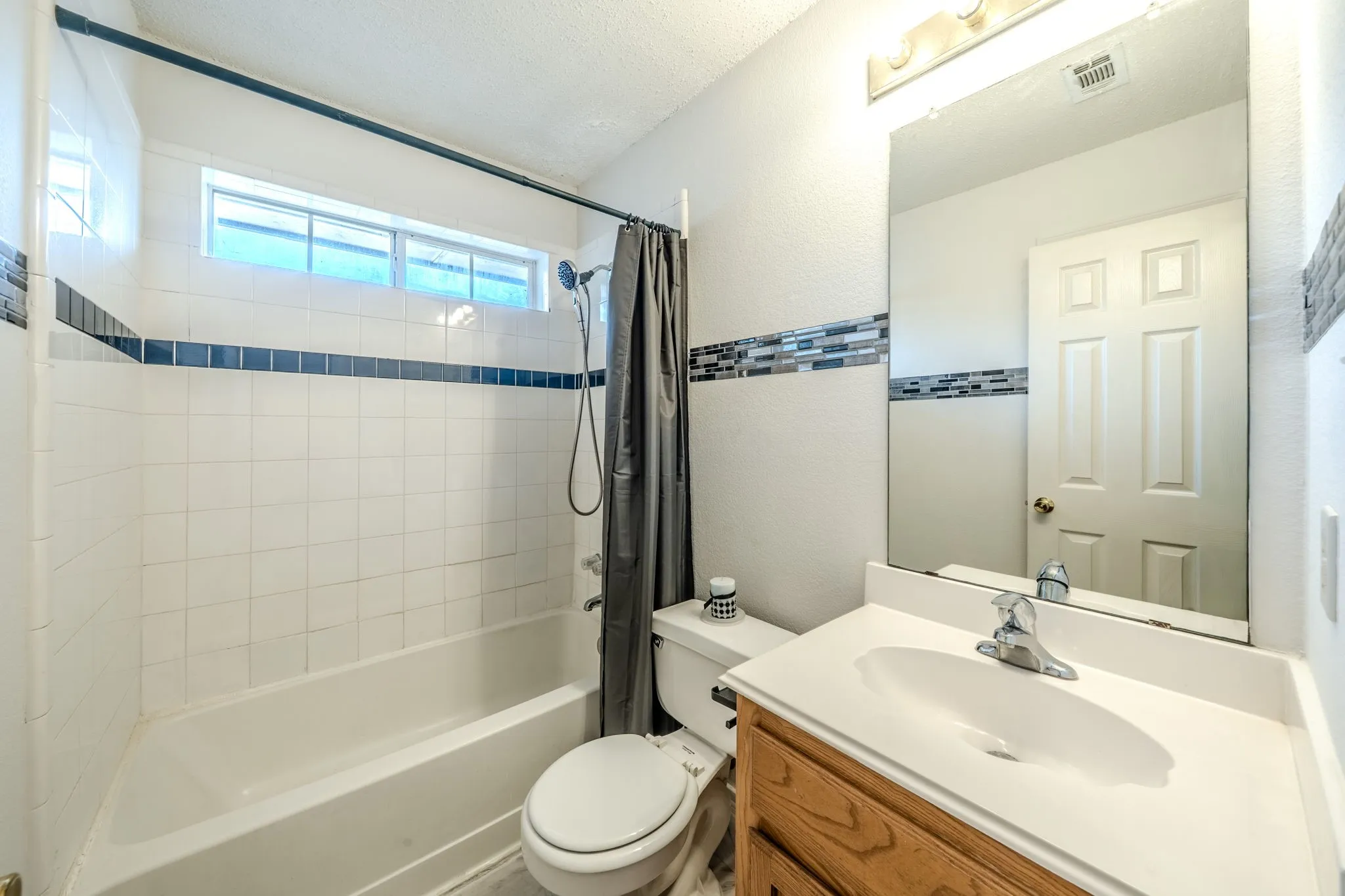 Super cute guest full bath with tub/shower combination and natural light.