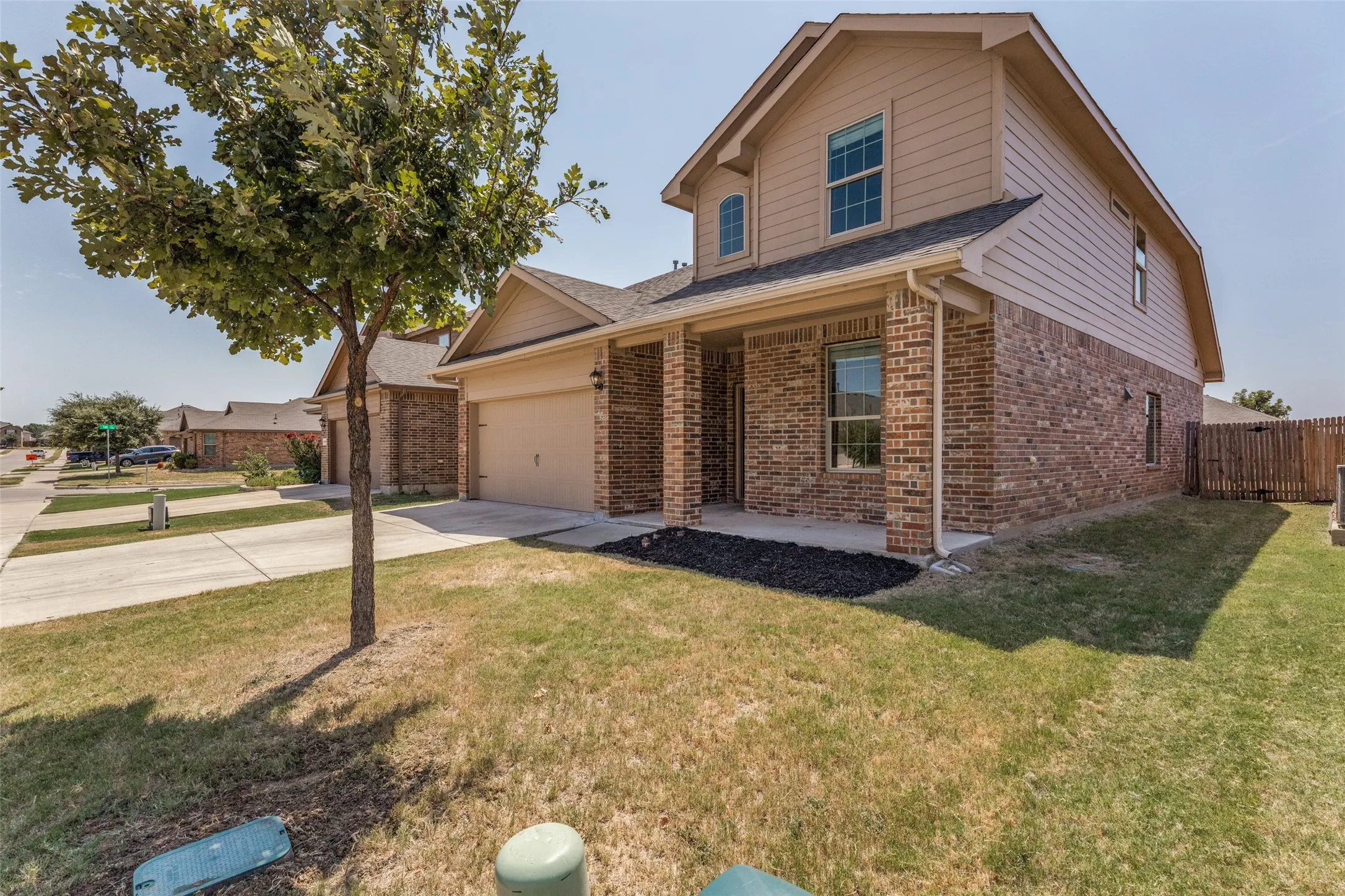 Single Family Residence For Sale in Tarrant County , 6365 Skipper Lane, Fort Worth, Texas 76179, 5 Bedroom, 4 Bathroom, 2 Garage spaces, 2,416 Sqft, built in 2017, mls#21369907, Real Estate Agent in Fort Worth, Homes For Sale in Tarrant county, Homes For Sale in Fort Worth, Realtor in Fort Worth Texas, Real Estate Brokerage Independent Realty Texas, Luminita Cordes Realtor