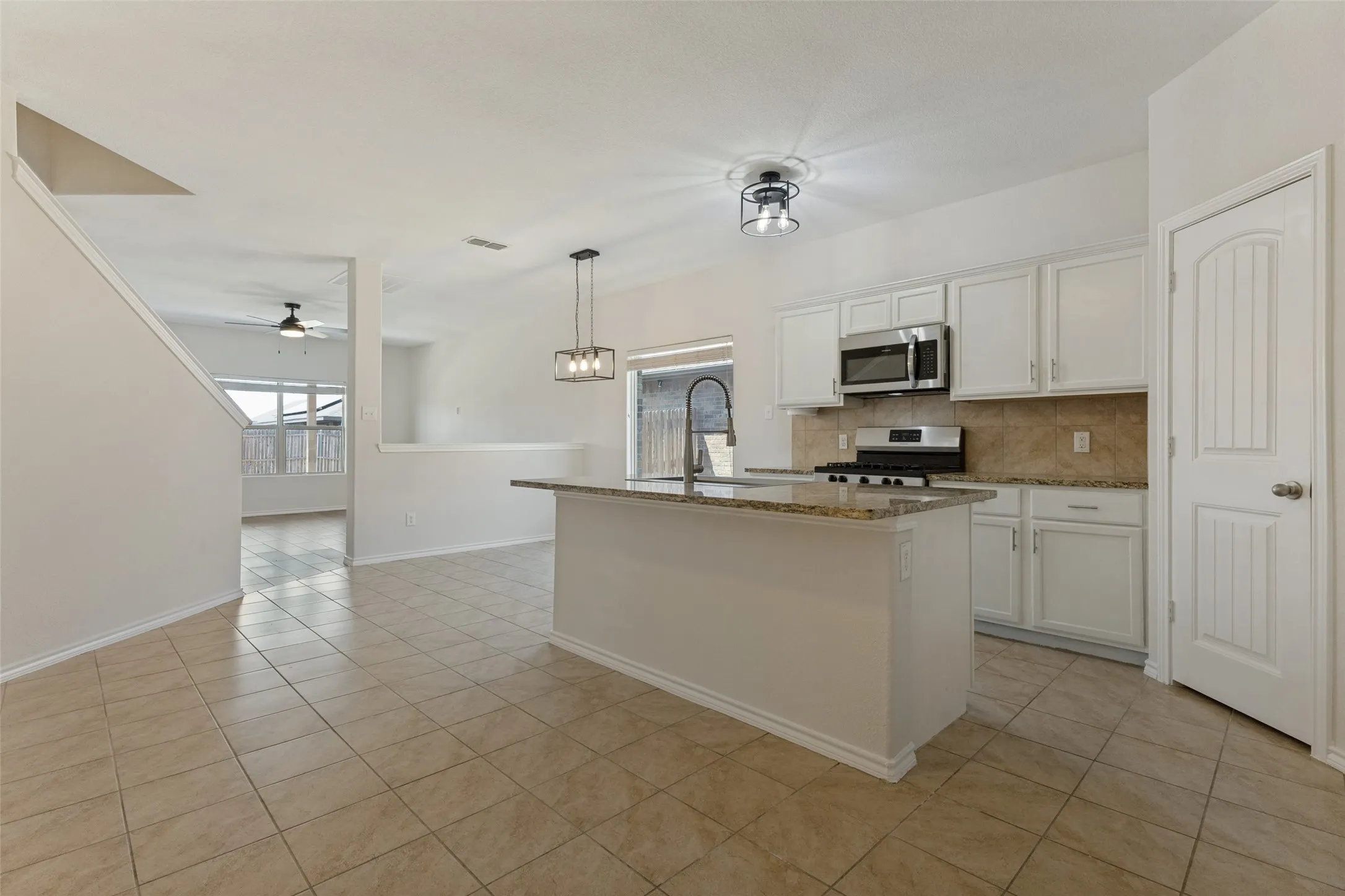 Single Family Residence For Sale in Tarrant County , 6365 Skipper Lane, Fort Worth, Texas 76179, 5 Bedroom, 4 Bathroom, 2 Garage spaces, 2,416 Sqft, built in 2017, mls#21369907, Real Estate Agent in Fort Worth, Homes For Sale in Tarrant county, Homes For Sale in Fort Worth, Realtor in Fort Worth Texas, Real Estate Brokerage Independent Realty Texas, Luminita Cordes Realtor