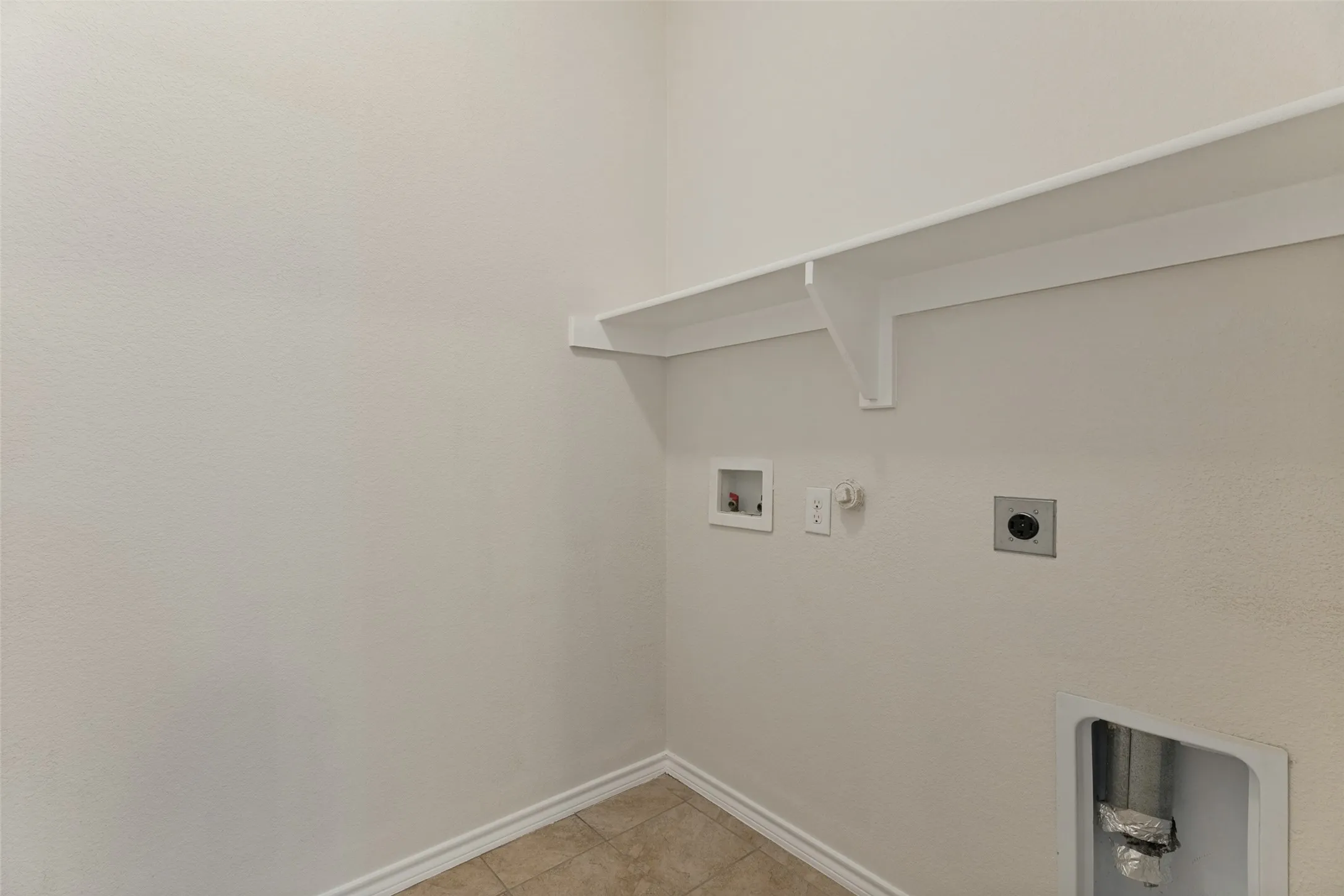 Single Family Residence For Sale in Tarrant County , 6365 Skipper Lane, Fort Worth, Texas 76179, 5 Bedroom, 4 Bathroom, 2 Garage spaces, 2,416 Sqft, built in 2017, mls#21369907, Real Estate Agent in Fort Worth, Homes For Sale in Tarrant county, Homes For Sale in Fort Worth, Realtor in Fort Worth Texas, Real Estate Brokerage Independent Realty Texas, Luminita Cordes Realtor