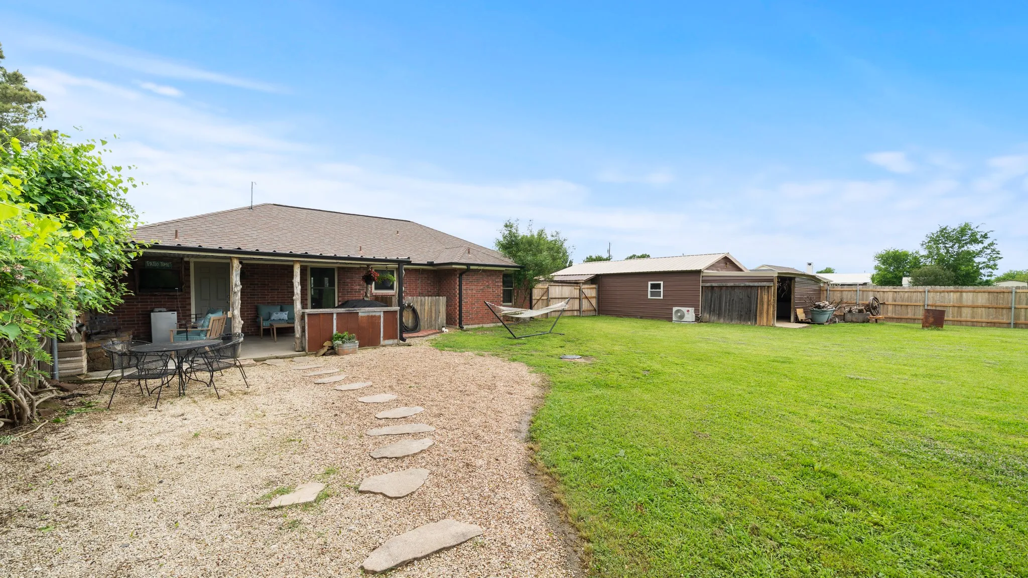 Single Family Residence For Sale in Van Zandt County , 111 Vz County Road 3433, Wills Point, Texas 75169, 4 Bedroom, 2 Bathroom, Garage spaces, 1,931 Sqft, built in 1996, mls#21370083, Real Estate Agent in Wills Point, Homes For Sale in Van Zandt county, Homes For Sale in Wills Point, Realtor in Wills Point Texas, Real Estate Brokerage Independent Realty Texas, Luminita Cordes Realtor