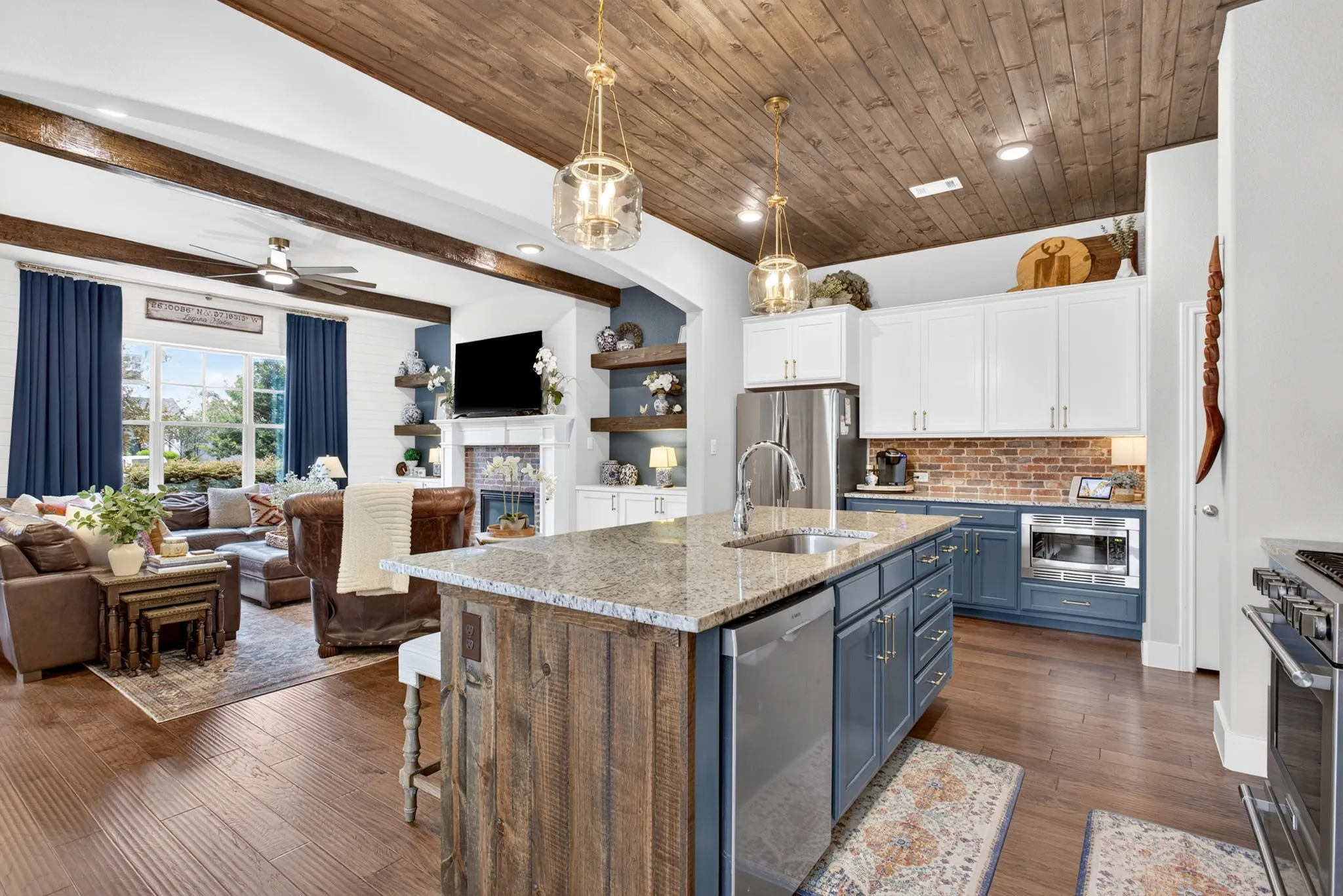 Single Family Residence For Sale in Parker County , 101 Parkview Drive, Aledo, Texas 76008, 4 Bedroom, 3 Bathroom, 2 Garage spaces, 2,927 Sqft, built in 2018, mls#21370077, Real Estate Agent in Aledo, Homes For Sale in Parker county, Homes For Sale in Aledo, Realtor in Aledo Texas, Real Estate Brokerage Independent Realty Texas, Luminita Cordes Realtor